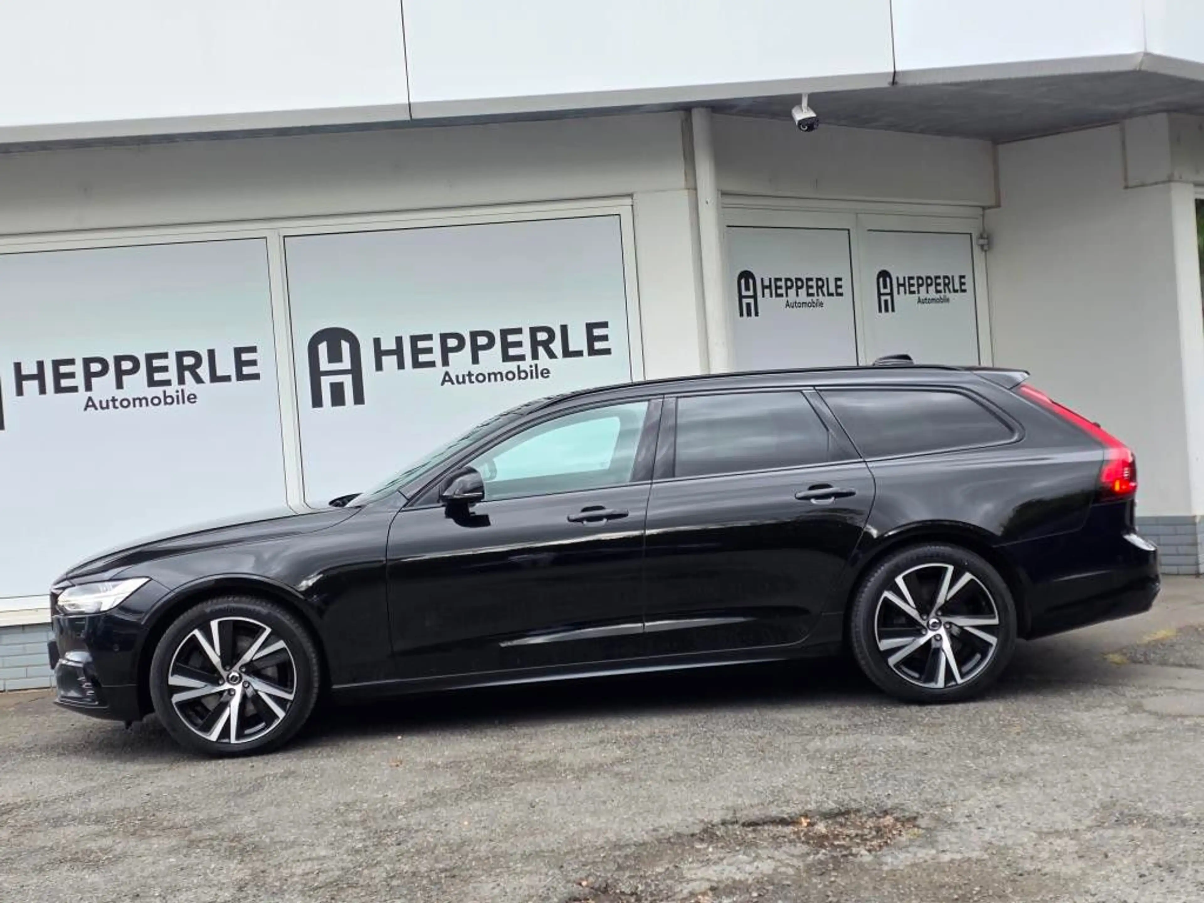 Volvo V90 B4 AWD R Design LED+TEMP+MEMORY+360°+19ZOLL — photo 3
