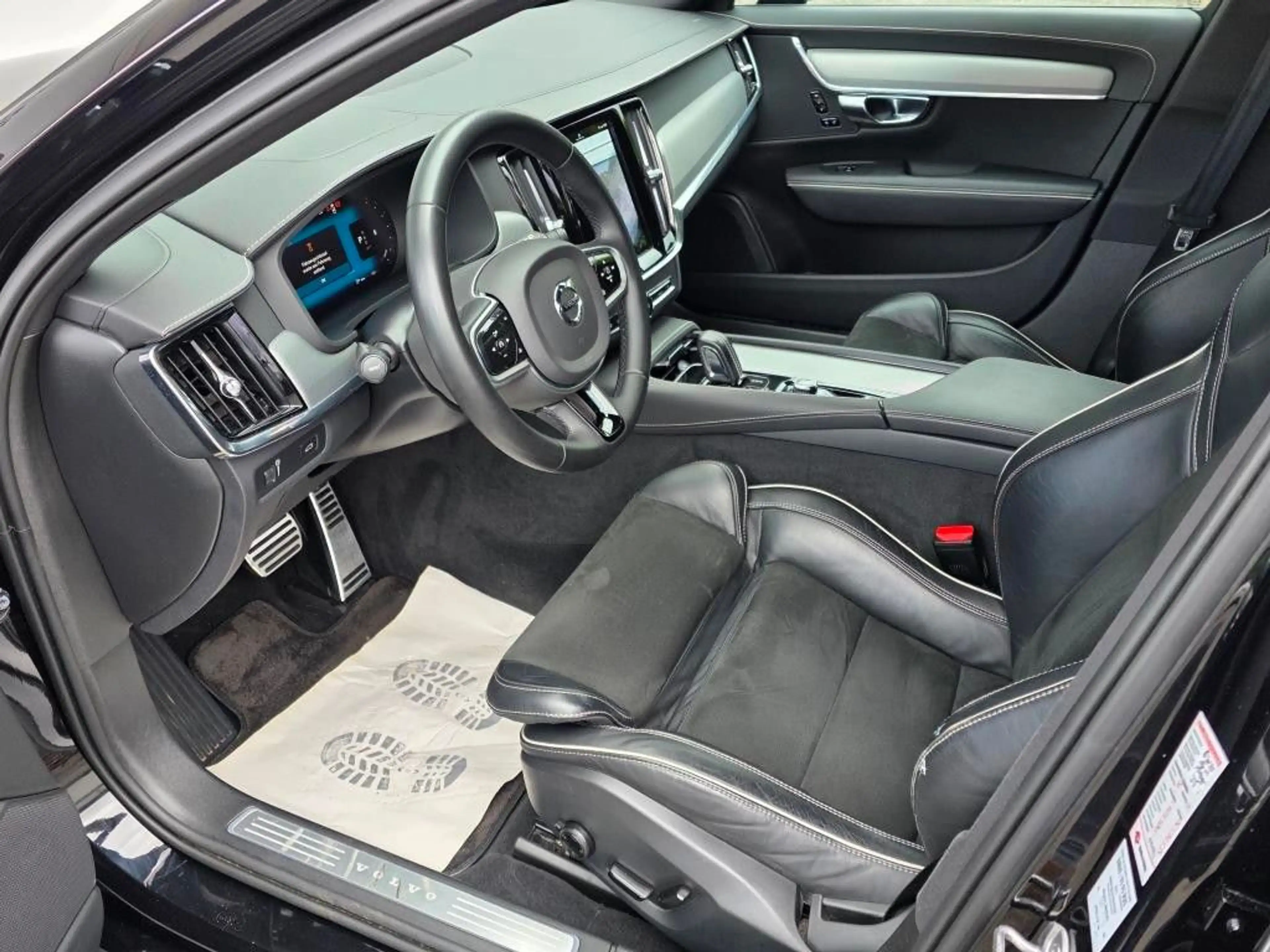 Volvo V90 B4 AWD R Design LED+TEMP+MEMORY+360°+19ZOLL — photo 8