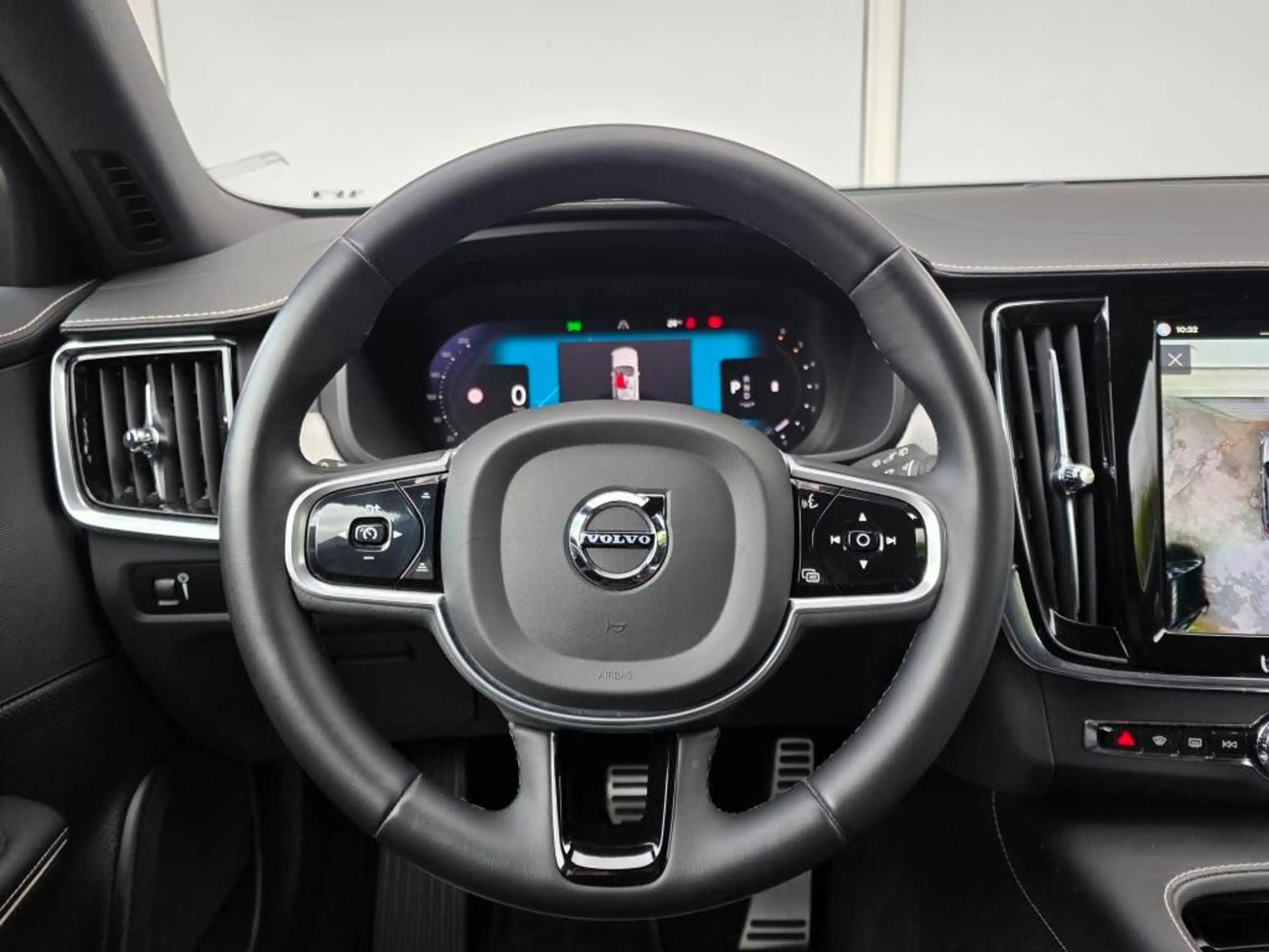 Volvo V90 B4 AWD R Design LED+TEMP+MEMORY+360°+19ZOLL — photo 10