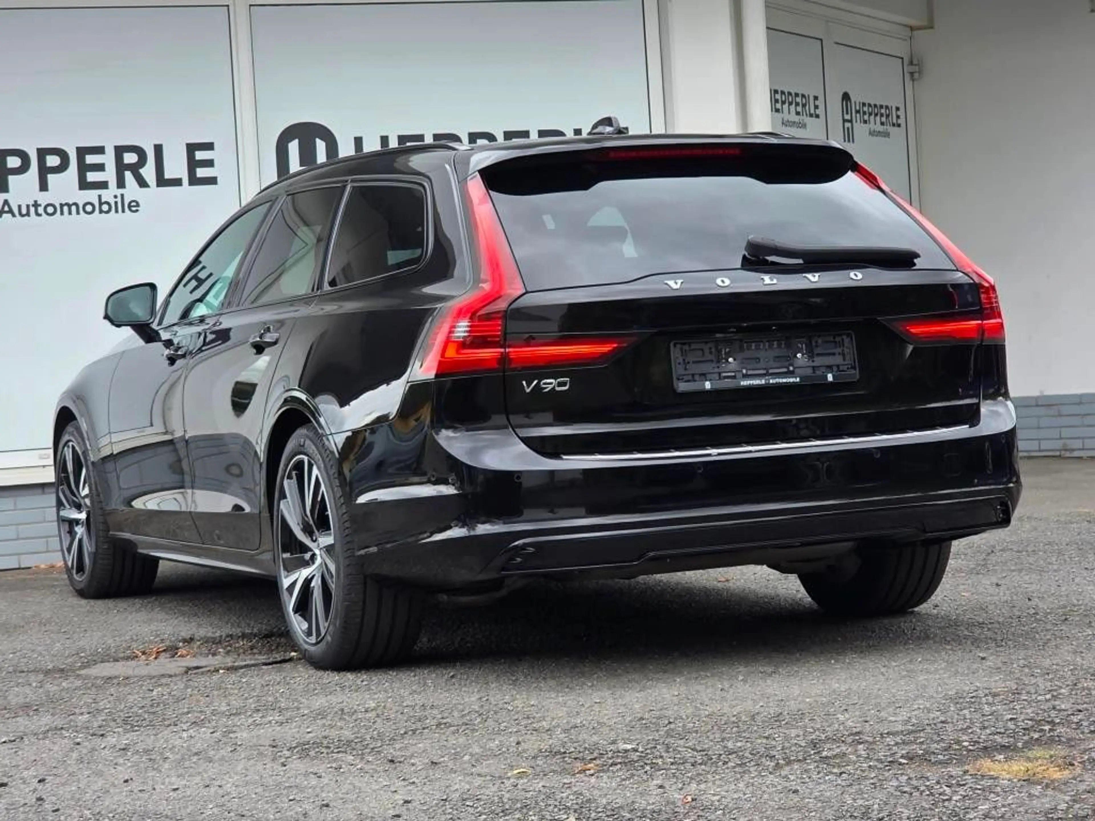 Volvo V90 B4 AWD R Design LED+TEMP+MEMORY+360°+19ZOLL — photo 5