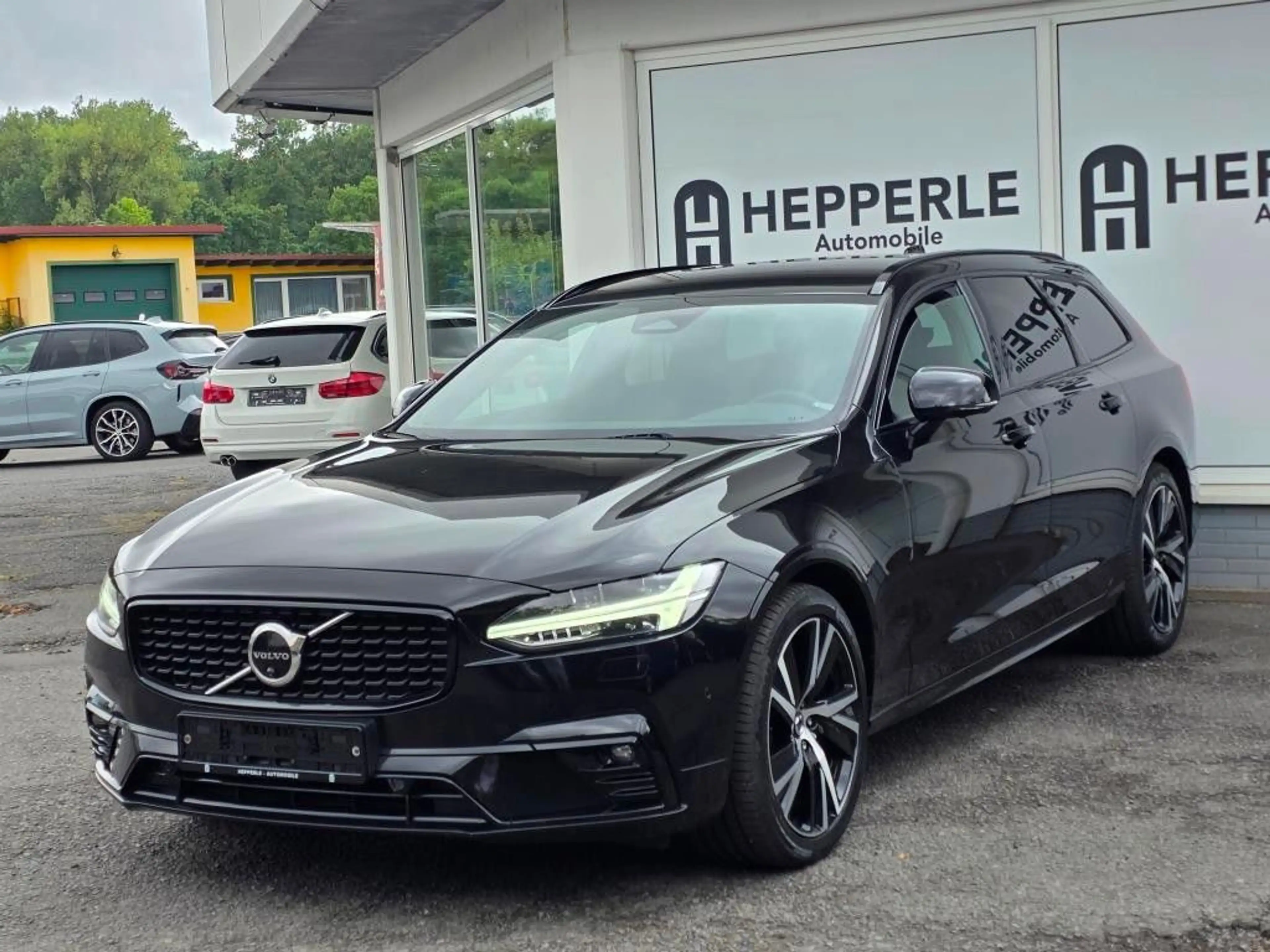 Volvo V90 B4 AWD R Design LED+TEMP+MEMORY+360°+19ZOLL — photo 2