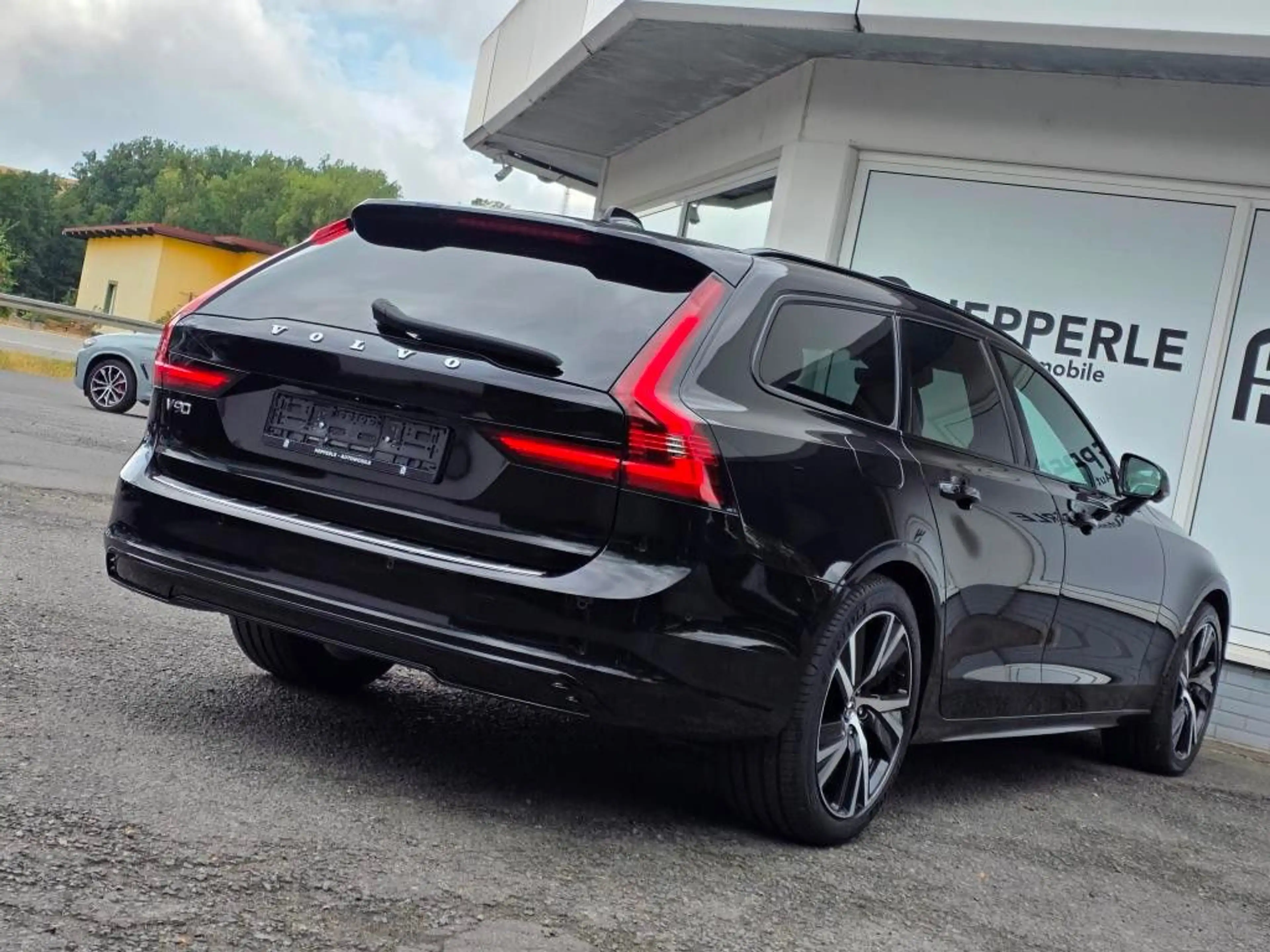 Volvo V90 B4 AWD R Design LED+TEMP+MEMORY+360°+19ZOLL — photo 6
