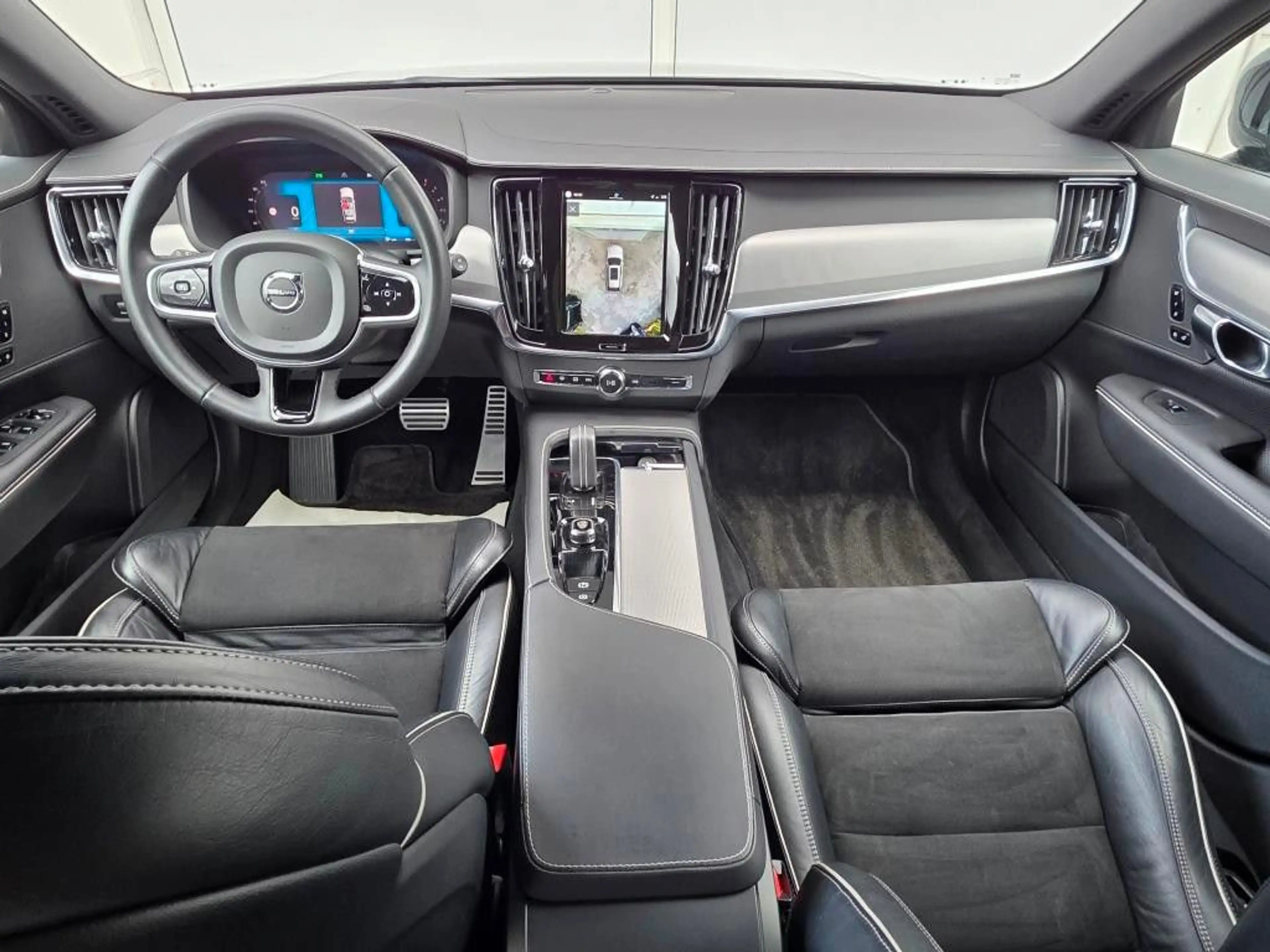 Volvo V90 B4 AWD R Design LED+TEMP+MEMORY+360°+19ZOLL — photo 9