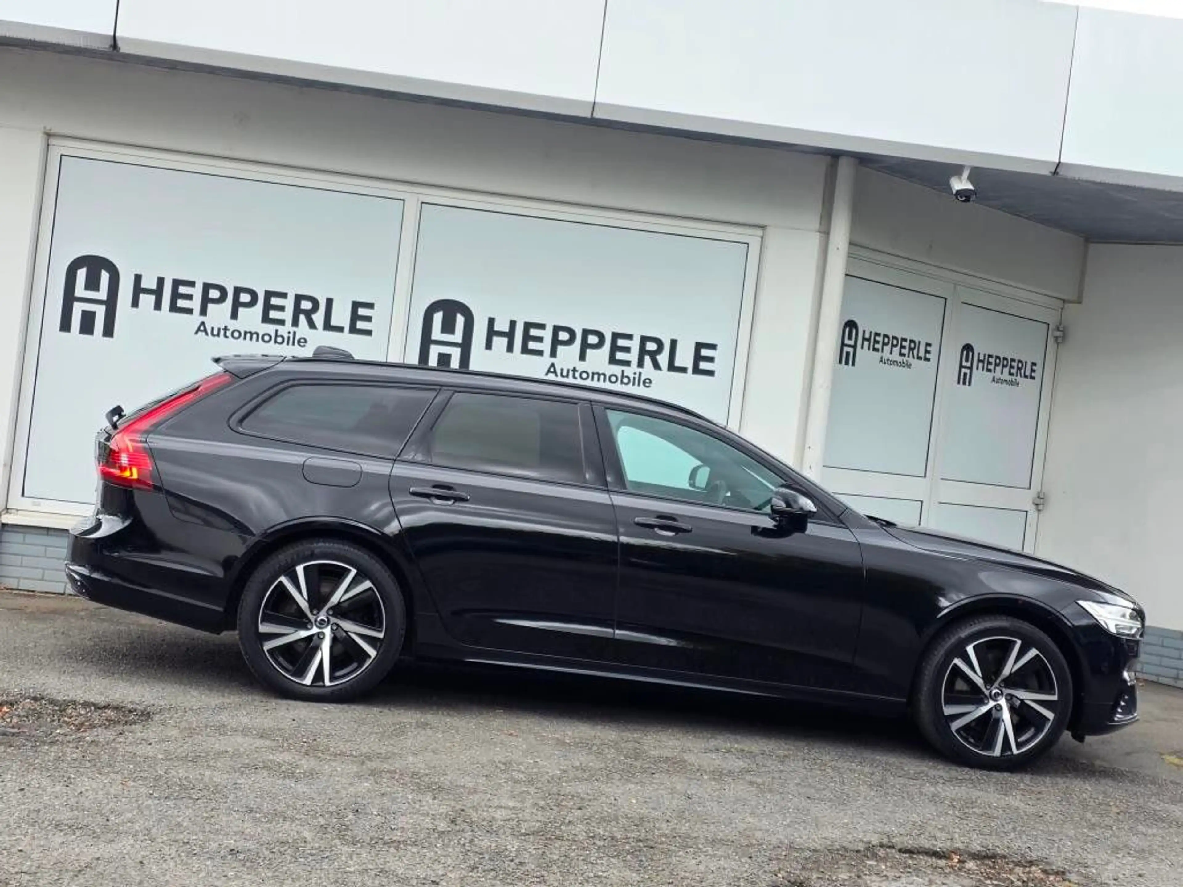 Volvo V90 B4 AWD R Design LED+TEMP+MEMORY+360°+19ZOLL — photo 4