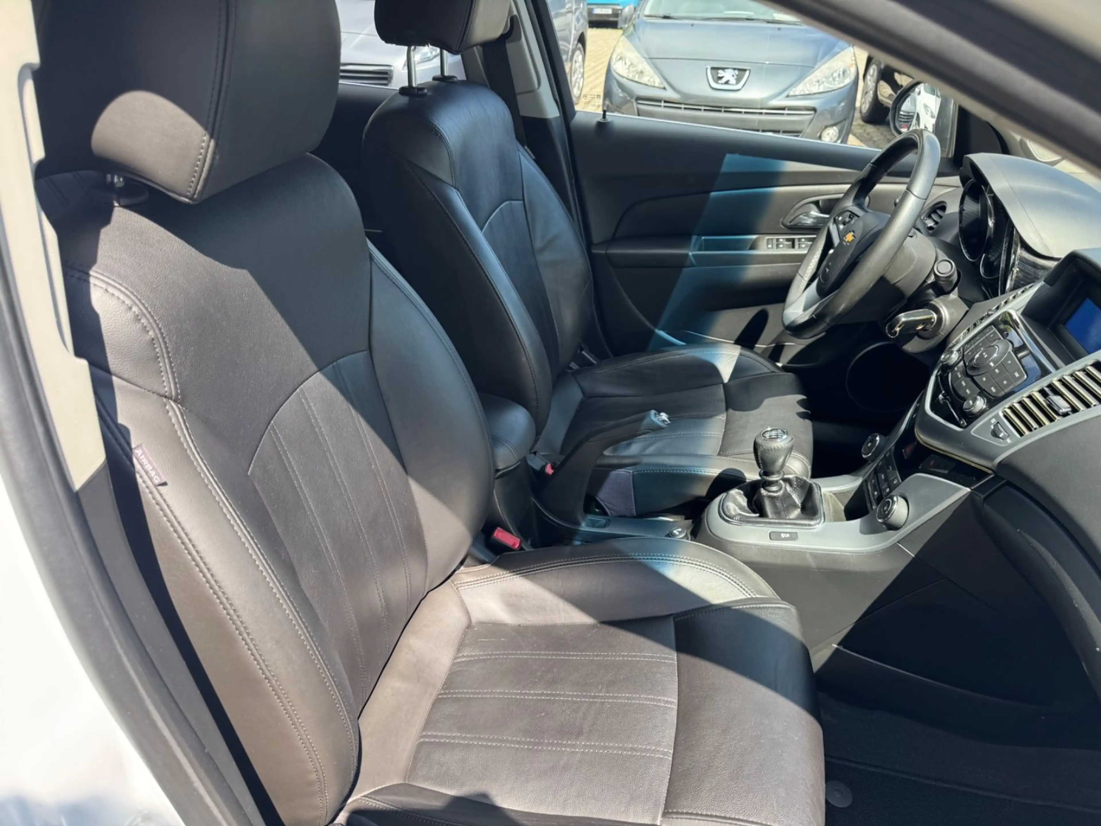 Chevrolet Cruze 2.0 120 kW D KAT LTZ Tüvneu 1hand leder — photo 16