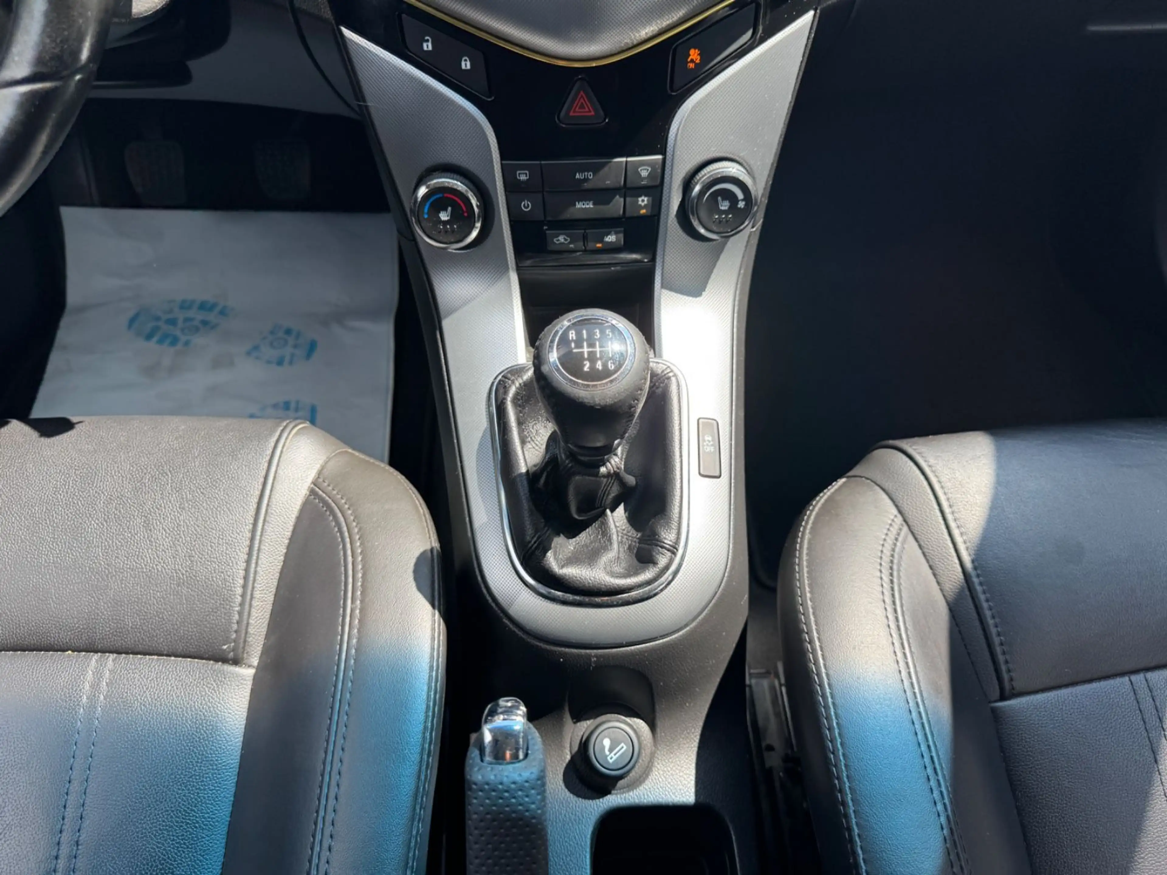 Chevrolet Cruze 2.0 120 kW D KAT LTZ Tüvneu 1hand leder — photo 21