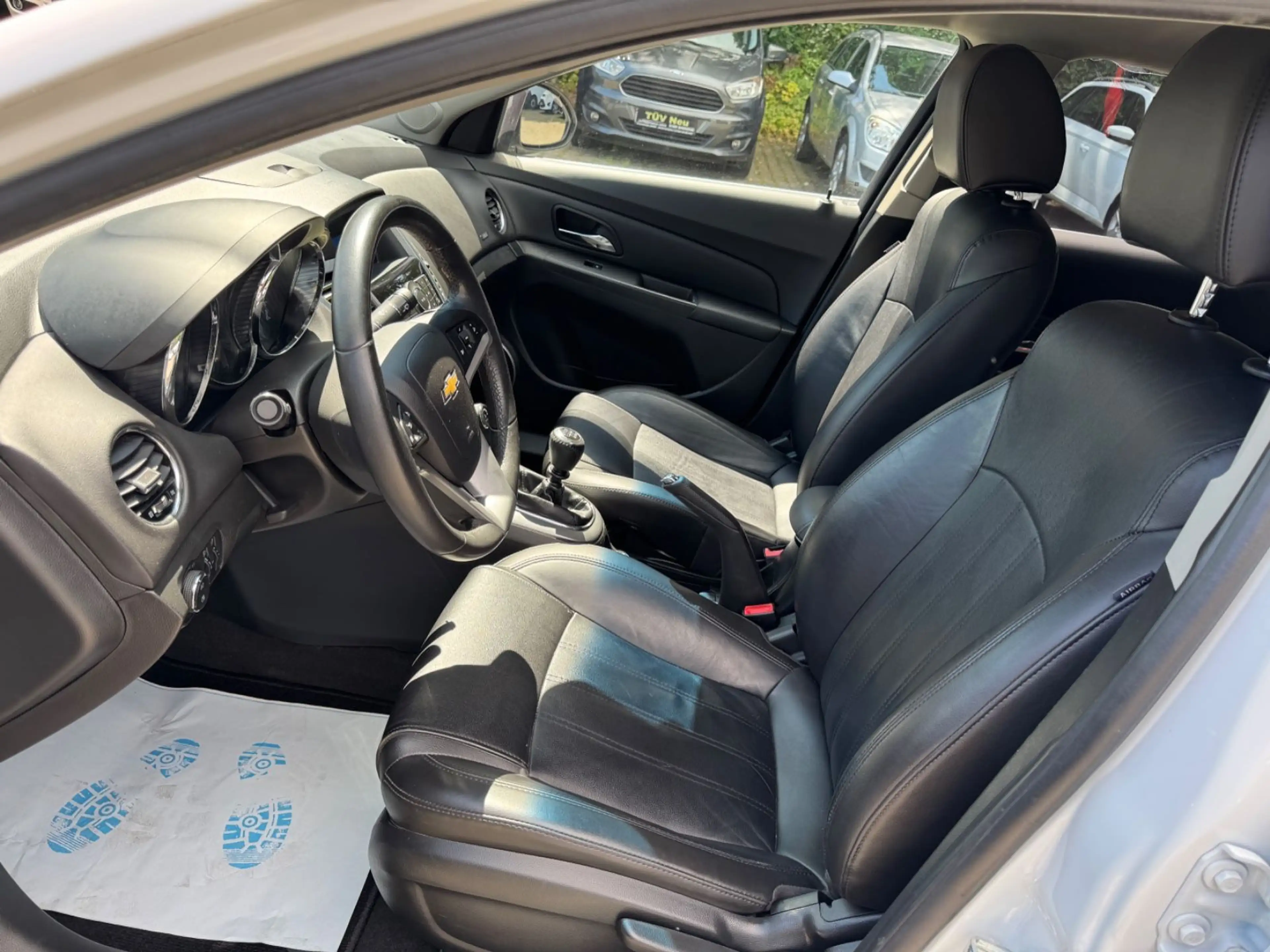 Chevrolet Cruze 2.0 120 kW D KAT LTZ Tüvneu 1hand leder — photo 9