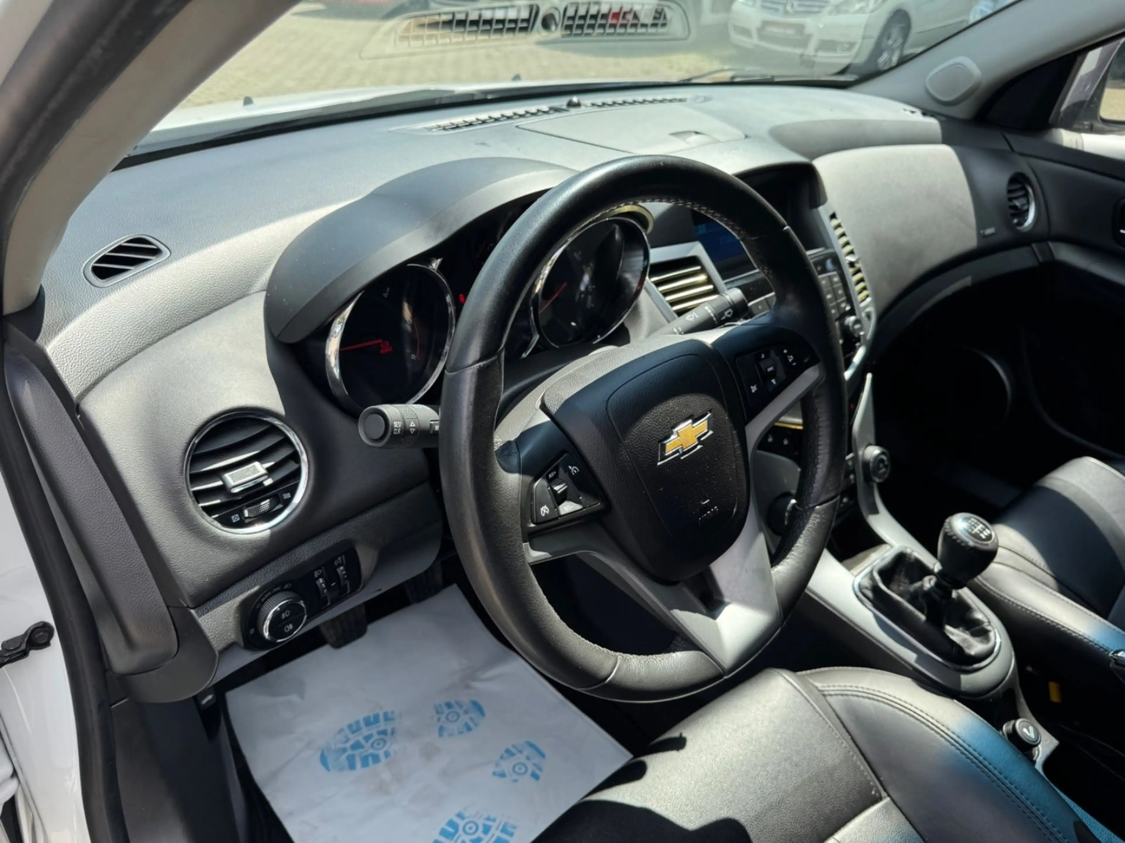 Chevrolet Cruze 2.0 120 kW D KAT LTZ Tüvneu 1hand leder — photo 10