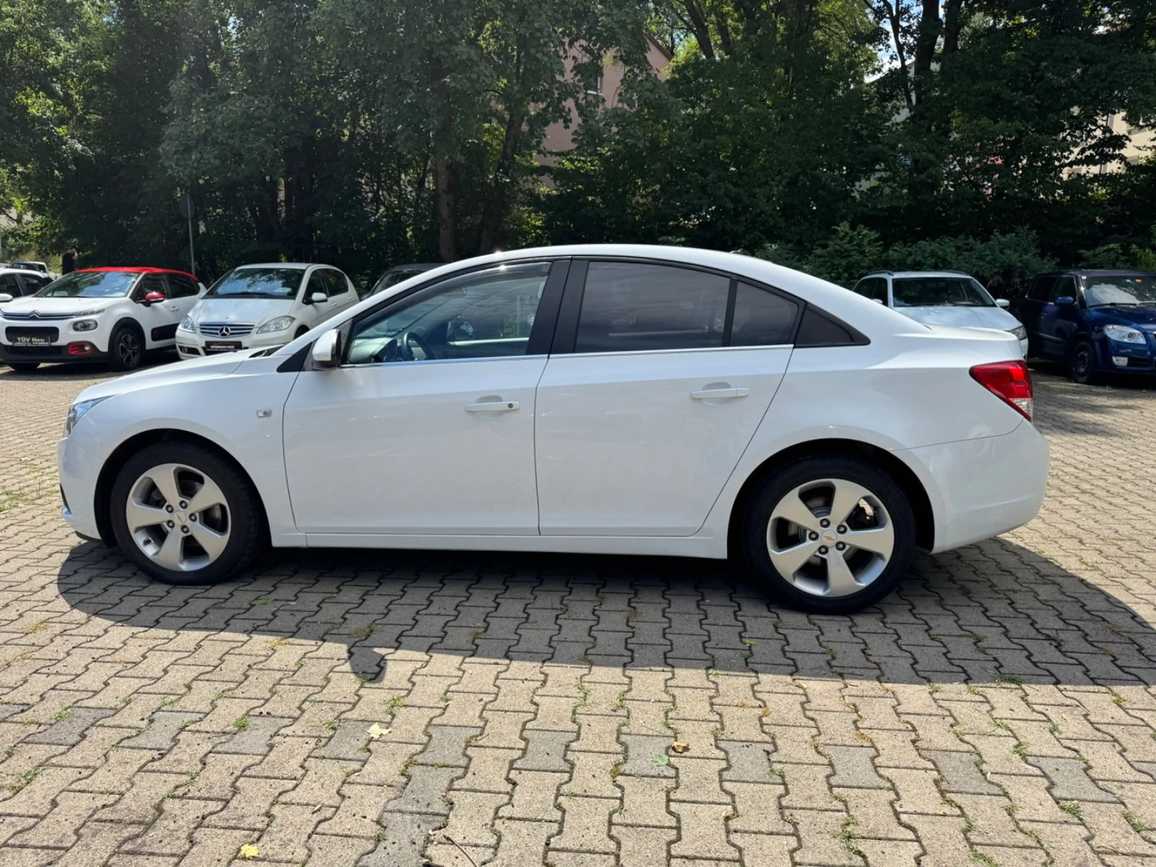 Chevrolet Cruze 2.0 120 kW D KAT LTZ Tüvneu 1hand leder — photo 4