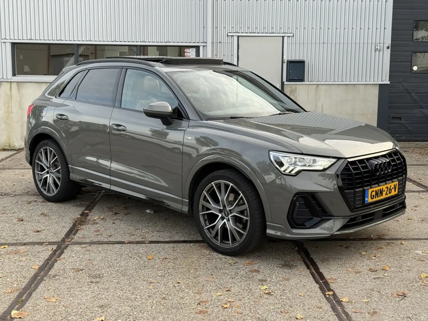 Audi Q3 35 TFSI Pro Line S Gris - 2