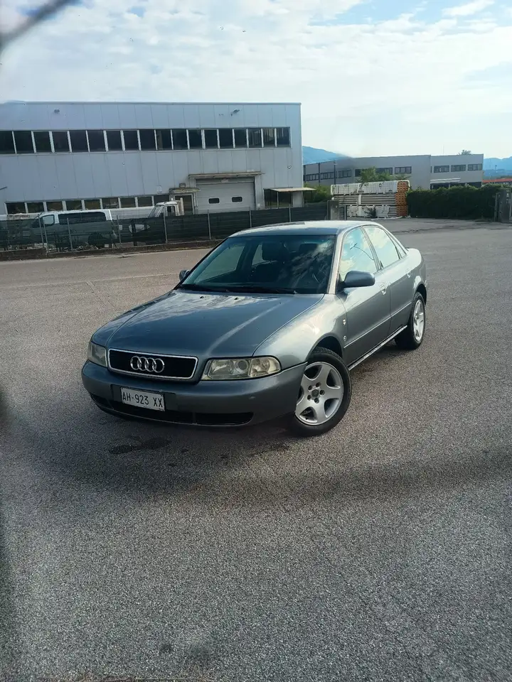 Audi A4 1.8 auto, foto 2