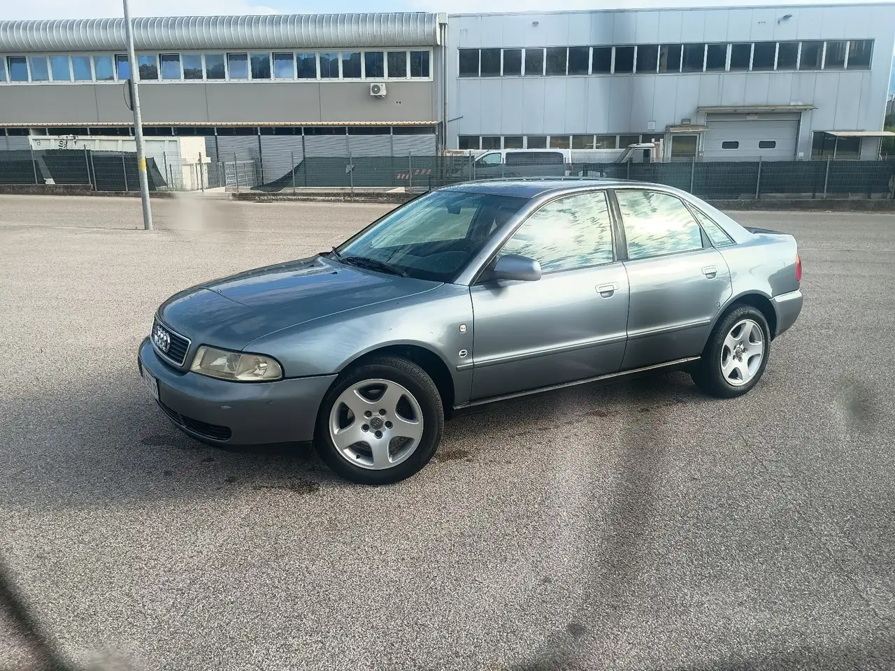 Audi A4 1.8 auto, foto 1