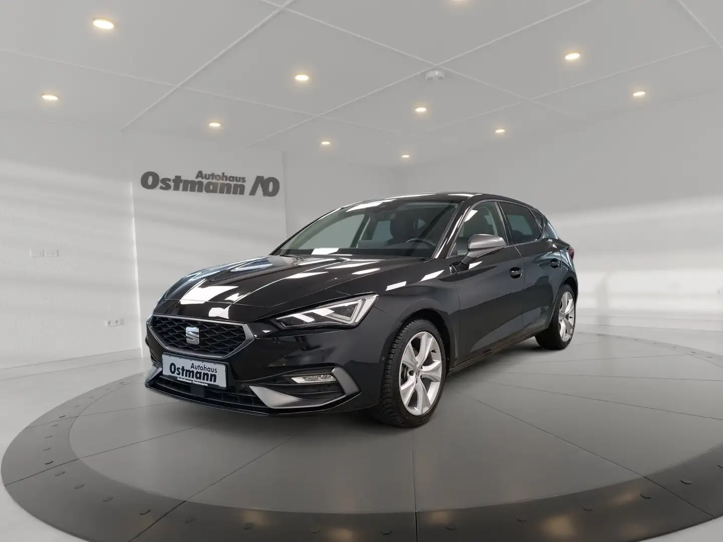 SEAT Leon 1.5 eTSI FR Matrix RFK ACC SHZ CarPlay Schwarz - 1