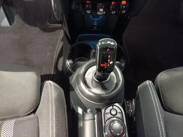 Mini Convertible view 13