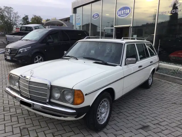 Mercedes-Benz 240