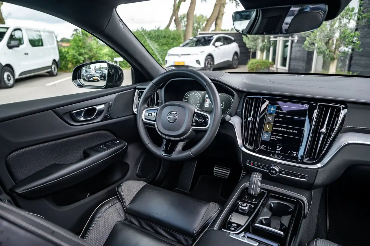 Volvo S60 2.0 Recharge T6 AWD R-Design Panoramadak I Camera, миниатюра 2