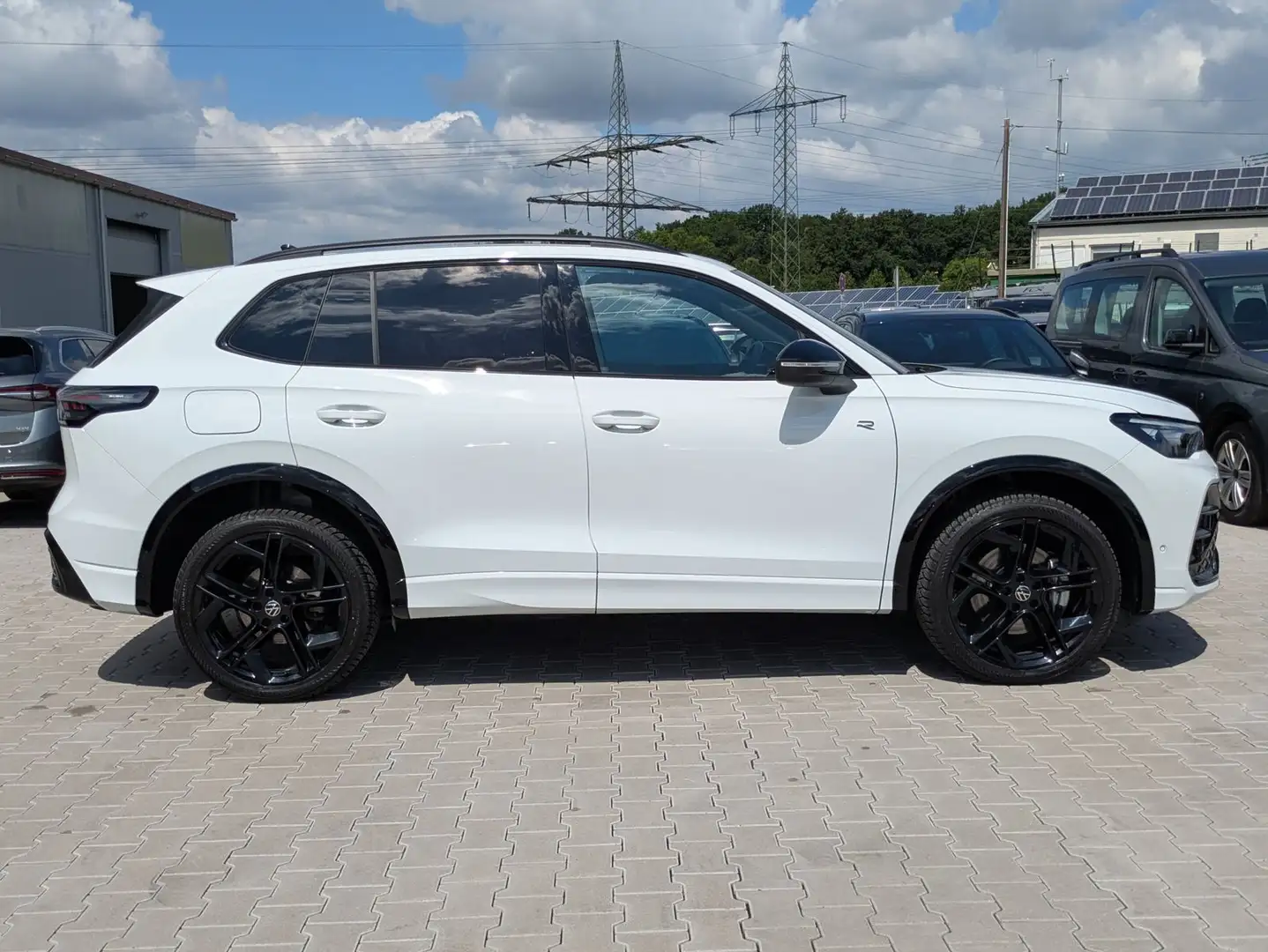 Volkswagen Tiguan 2.0 TDI 4M R-Line PANO*H&K*AHK*MATRIX*20" Alb - 2