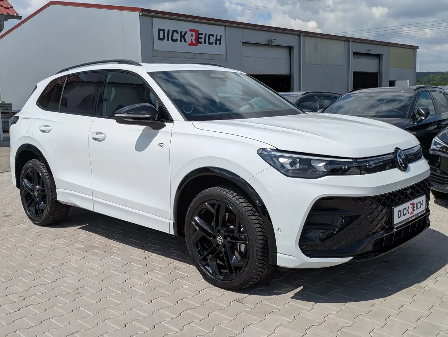 Volkswagen Tiguan 2.0 TDI 4M R-Line PANO*H&K*AHK*MATRIX*20" Alb - 1