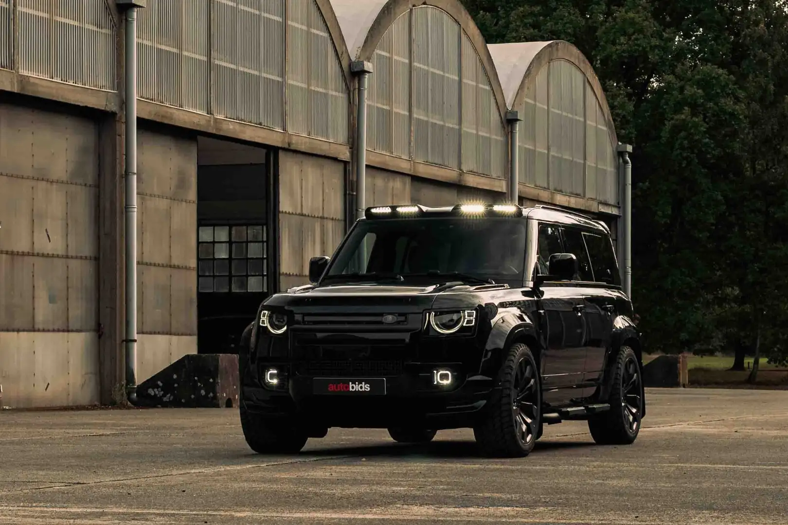 Land Rover Defender 110 URBAN Widetrack V8 Noir - 1
