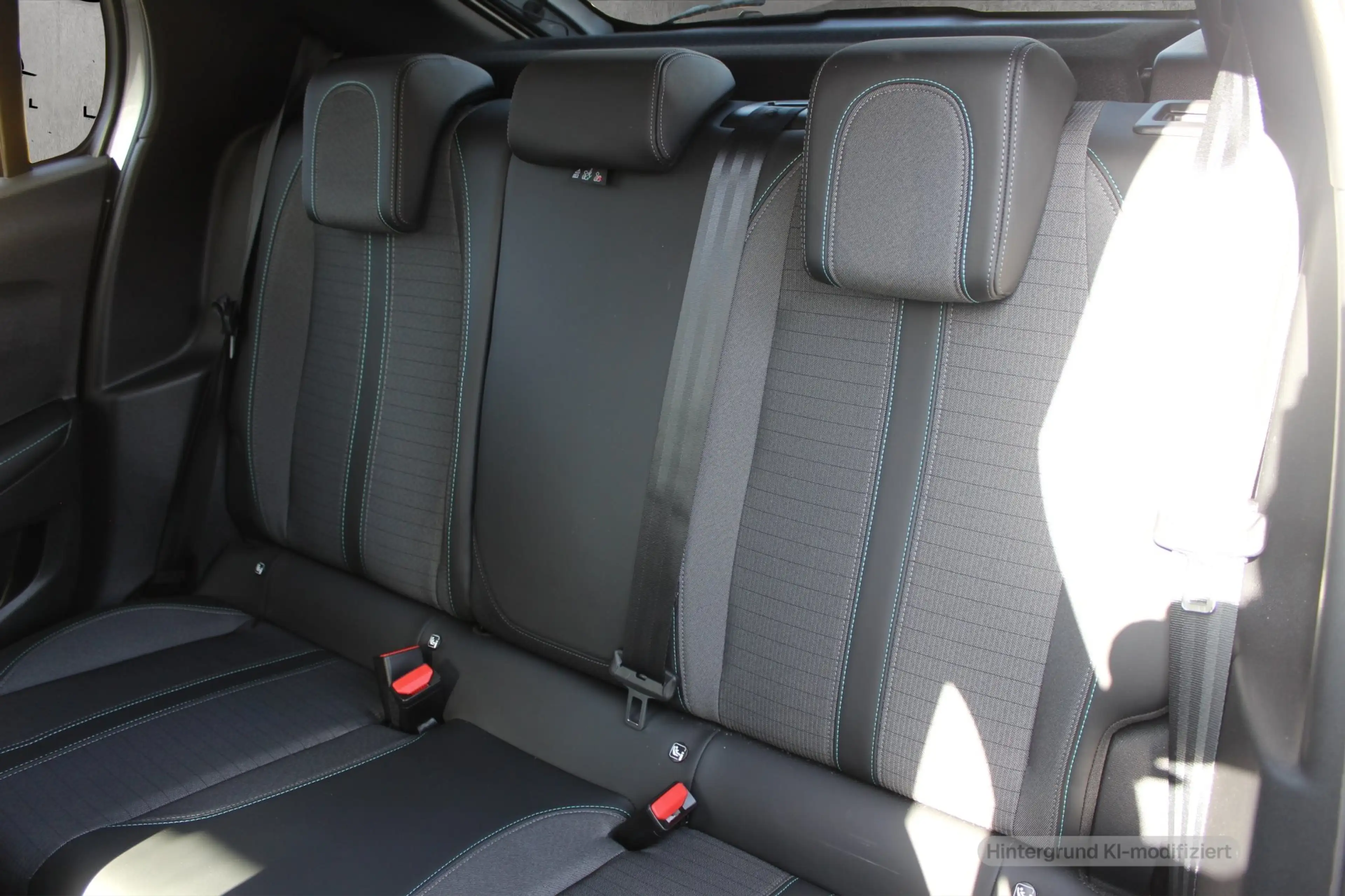 Peugeot e-208 Allure Pack — photo 9