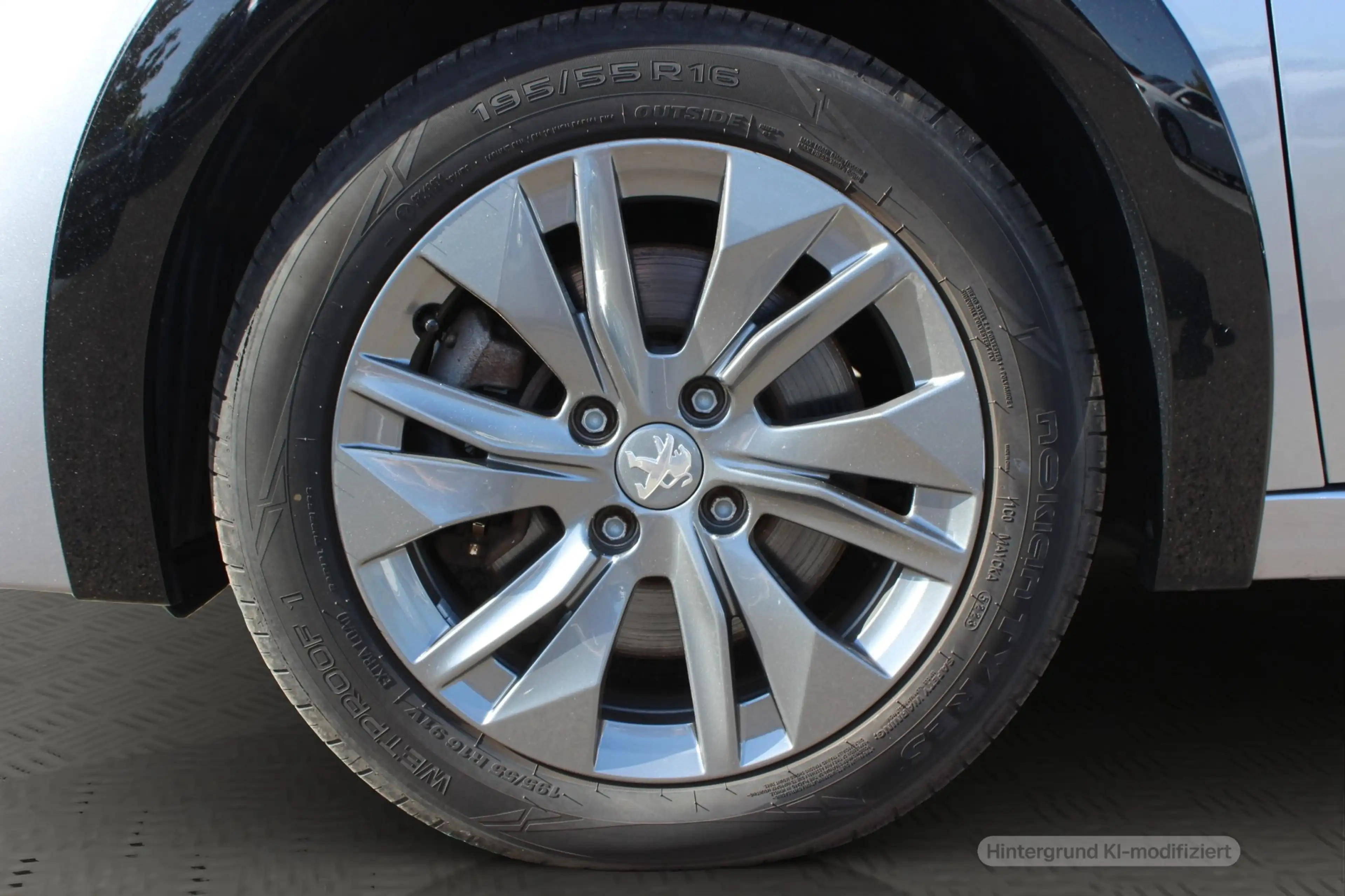 Peugeot e-208 Allure Pack — photo 6