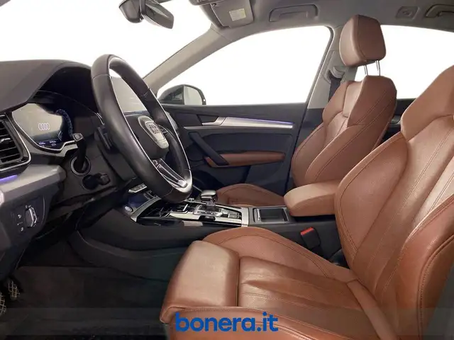 Audi Q5 view 13