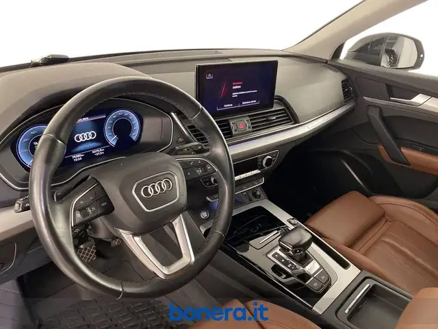 Audi Q5 view 14