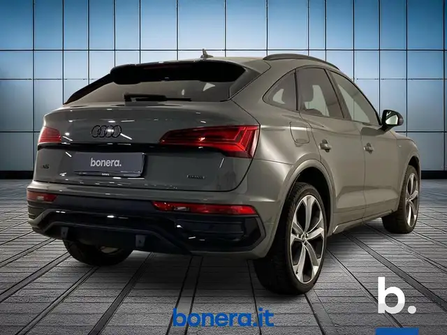 Audi Q5 view 5