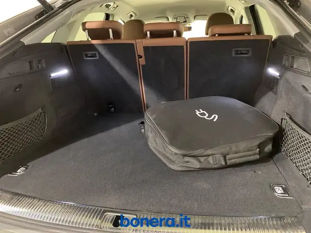 Audi Q5 view 12