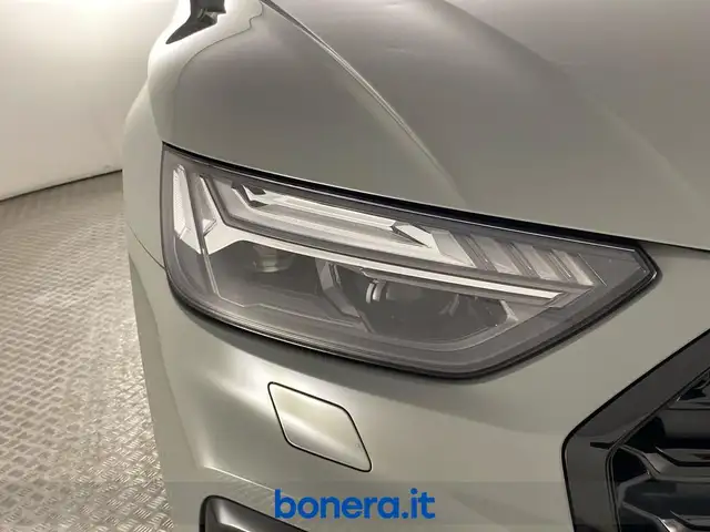 Audi Q5 view 9