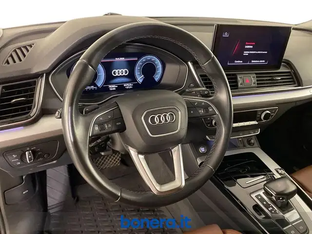 Audi Q5 view 15
