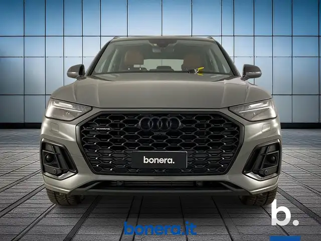 Audi Q5 view 2