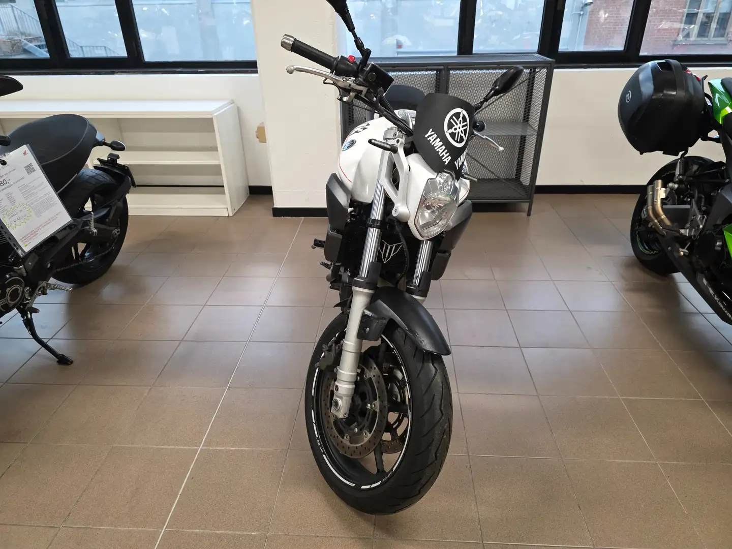 Yamaha MT-03 Bianco - 1