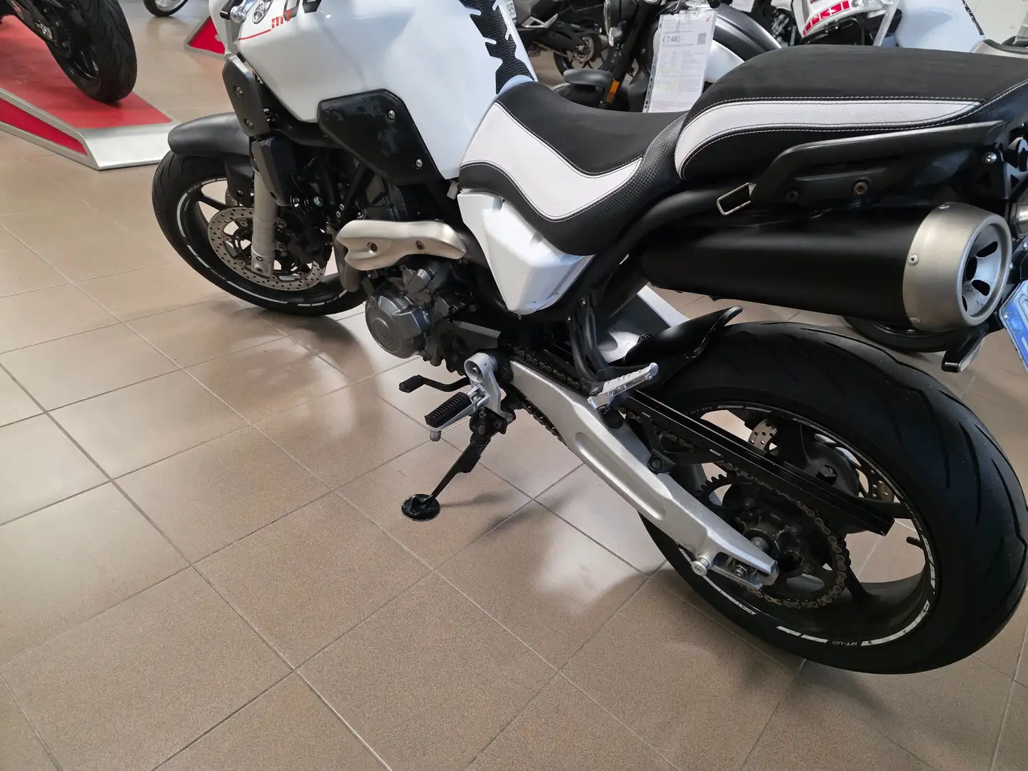 Yamaha MT-03 Bianco - 2