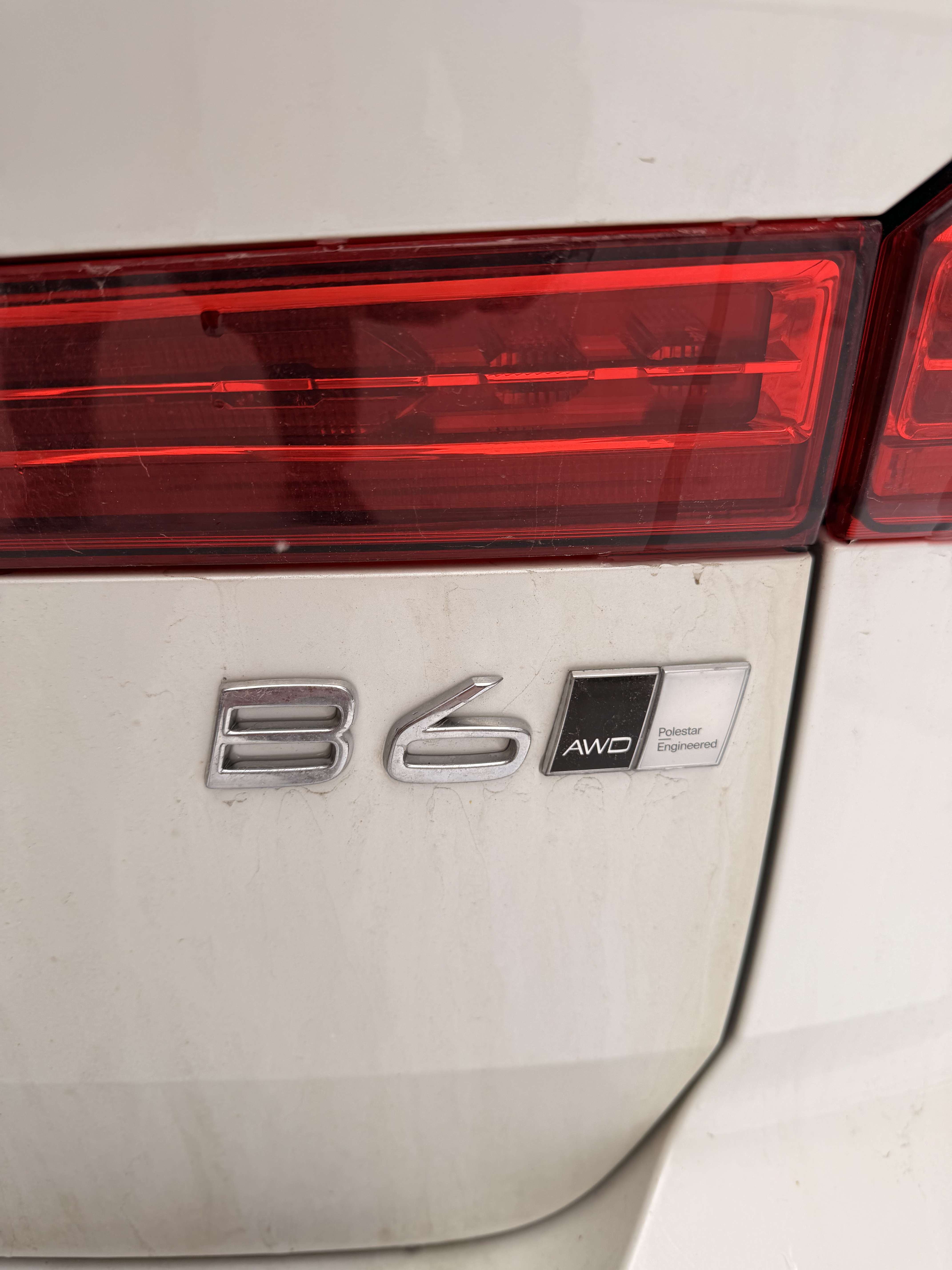 2022 Volvo XC60 B6 AWD R-Design thumb 7