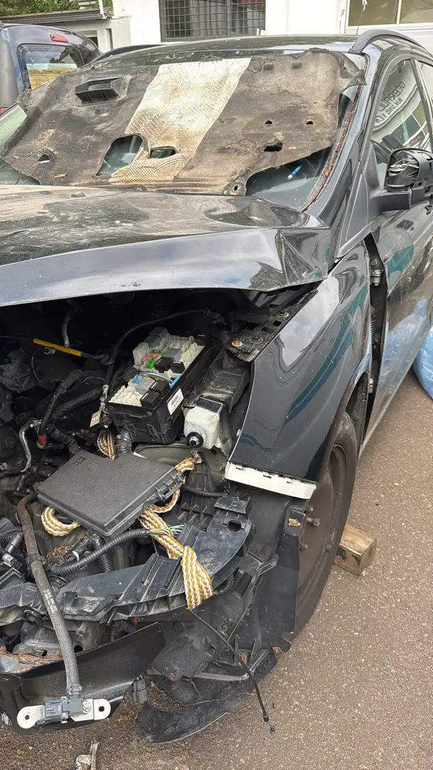Ford Focus Kombi UNFALL ist nicht Fahrbereit.!!!! Noir - 2