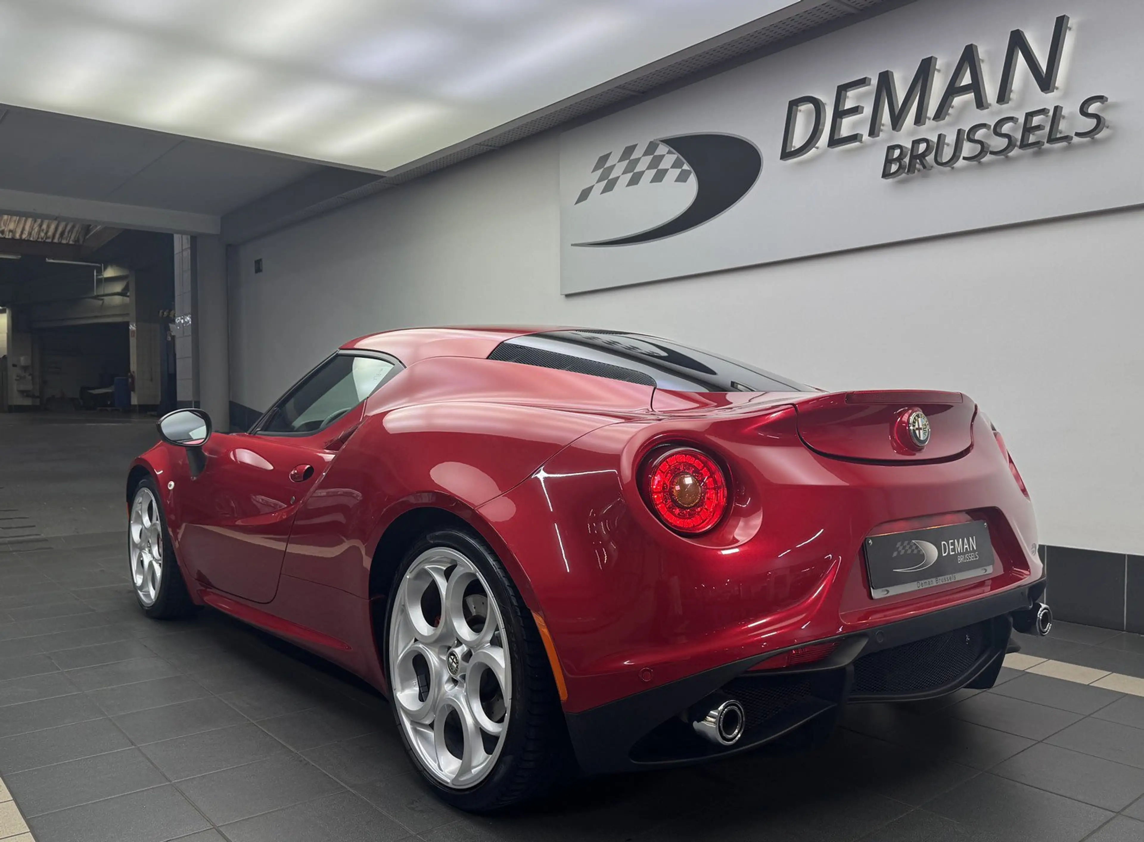 Alfa Romeo 4C 1.7 TBi Coupé - Rosso Competizione- Coming Soon — photo 3