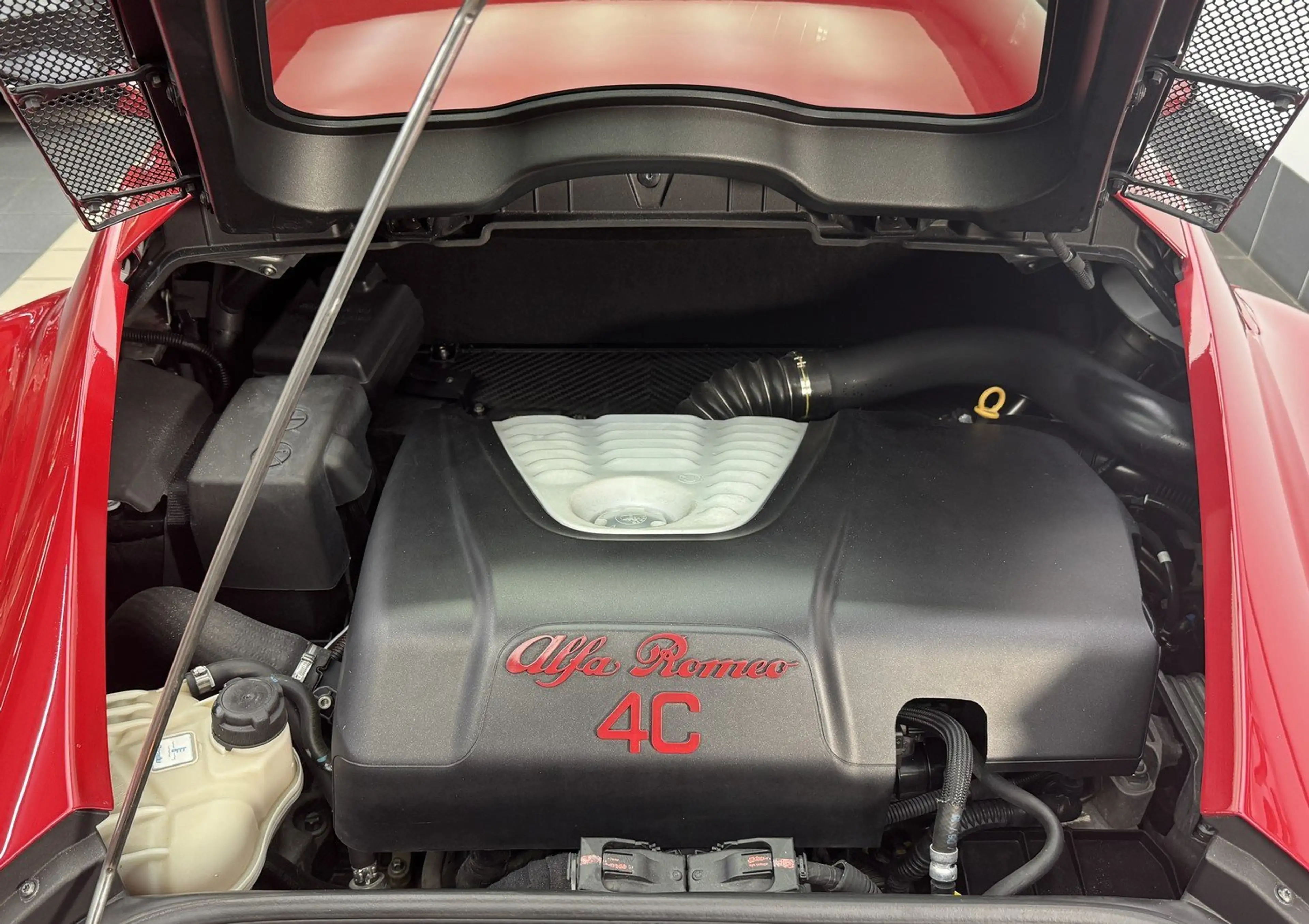 Alfa Romeo 4C 1.7 TBi Coupé - Rosso Competizione- Coming Soon — photo 7
