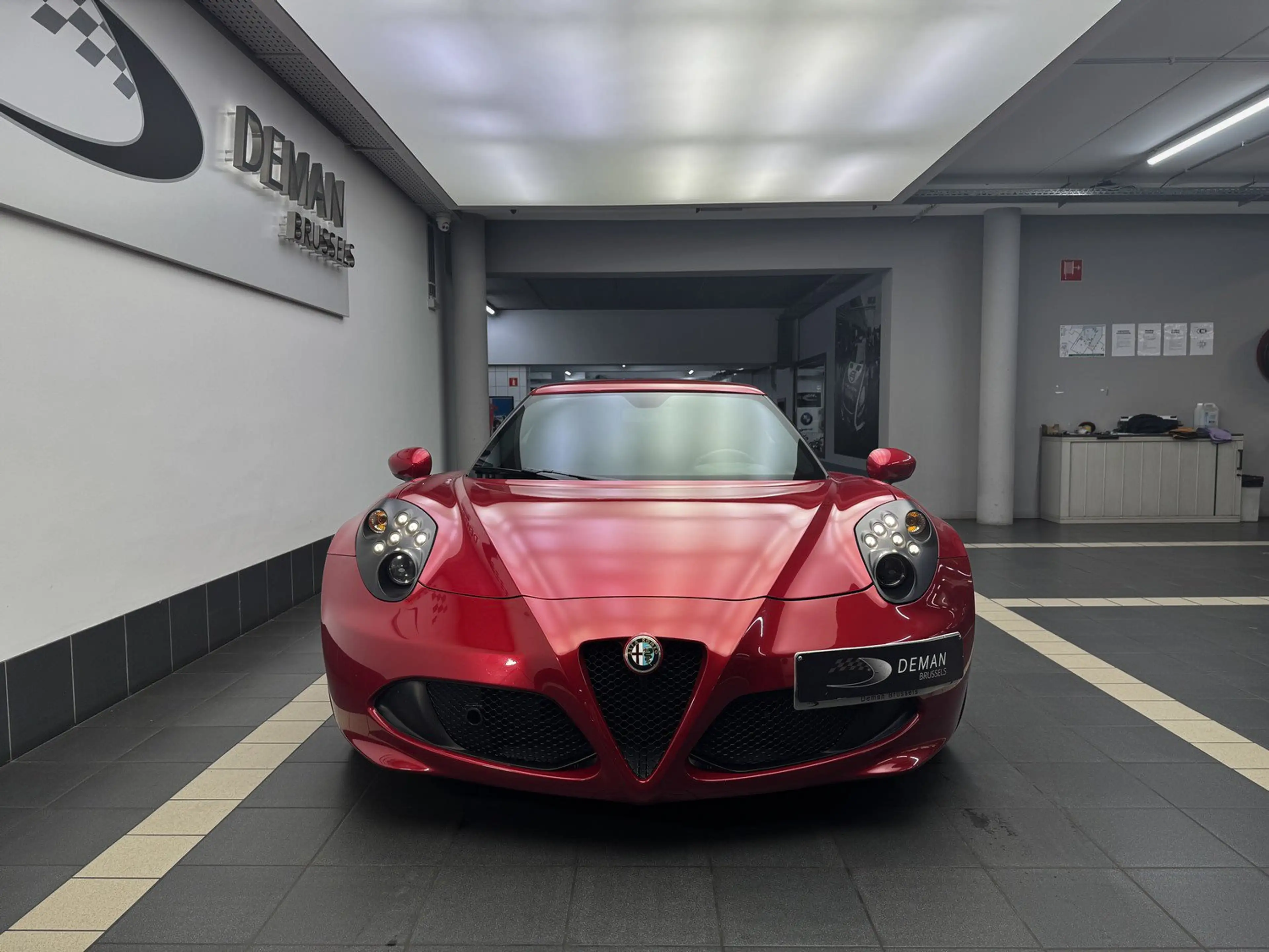 Alfa Romeo 4C 1.7 TBi Coupé - Rosso Competizione- Coming Soon — photo 4