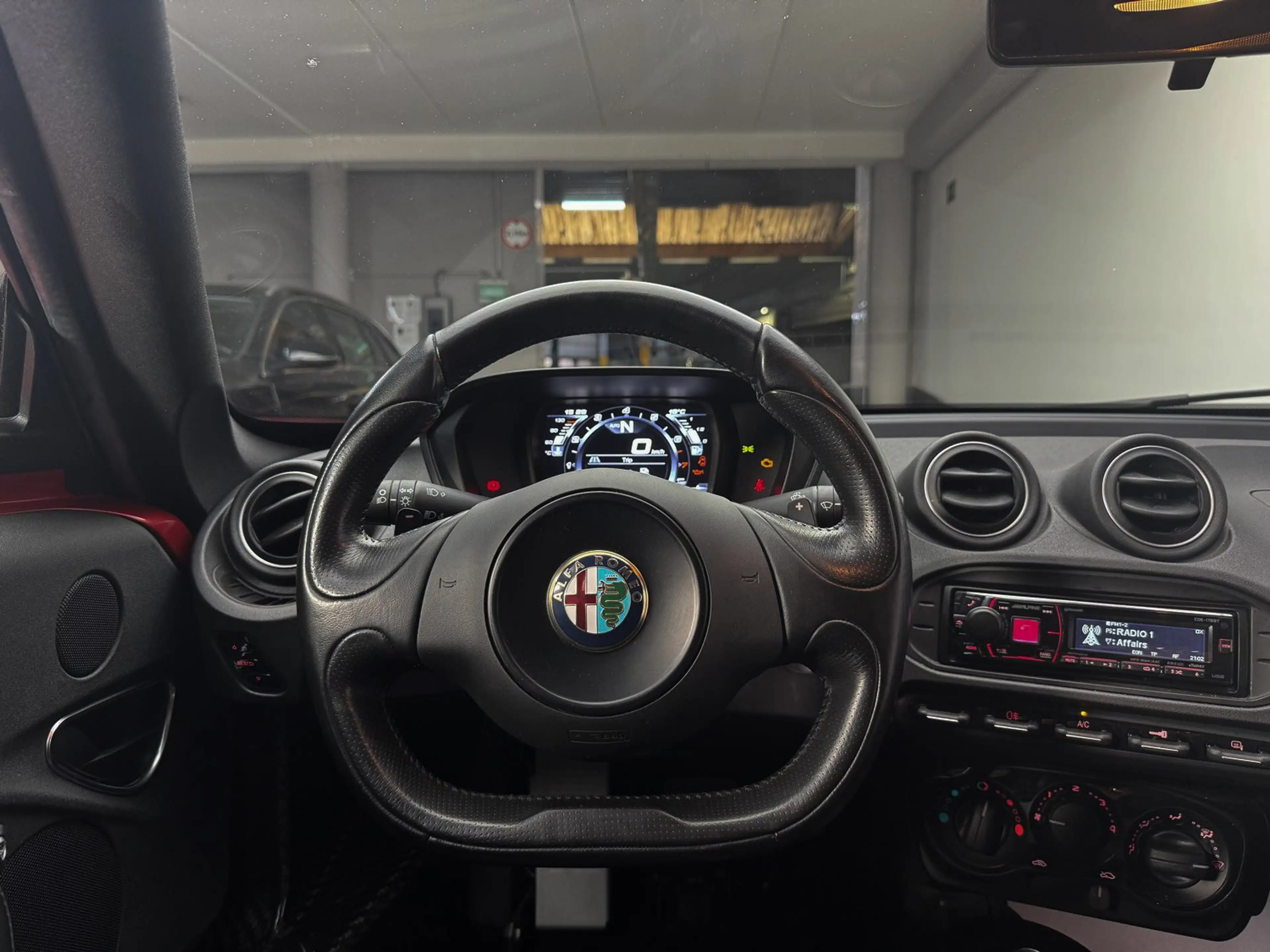 Alfa Romeo 4C 1.7 TBi Coupé - Rosso Competizione- Coming Soon — photo 10