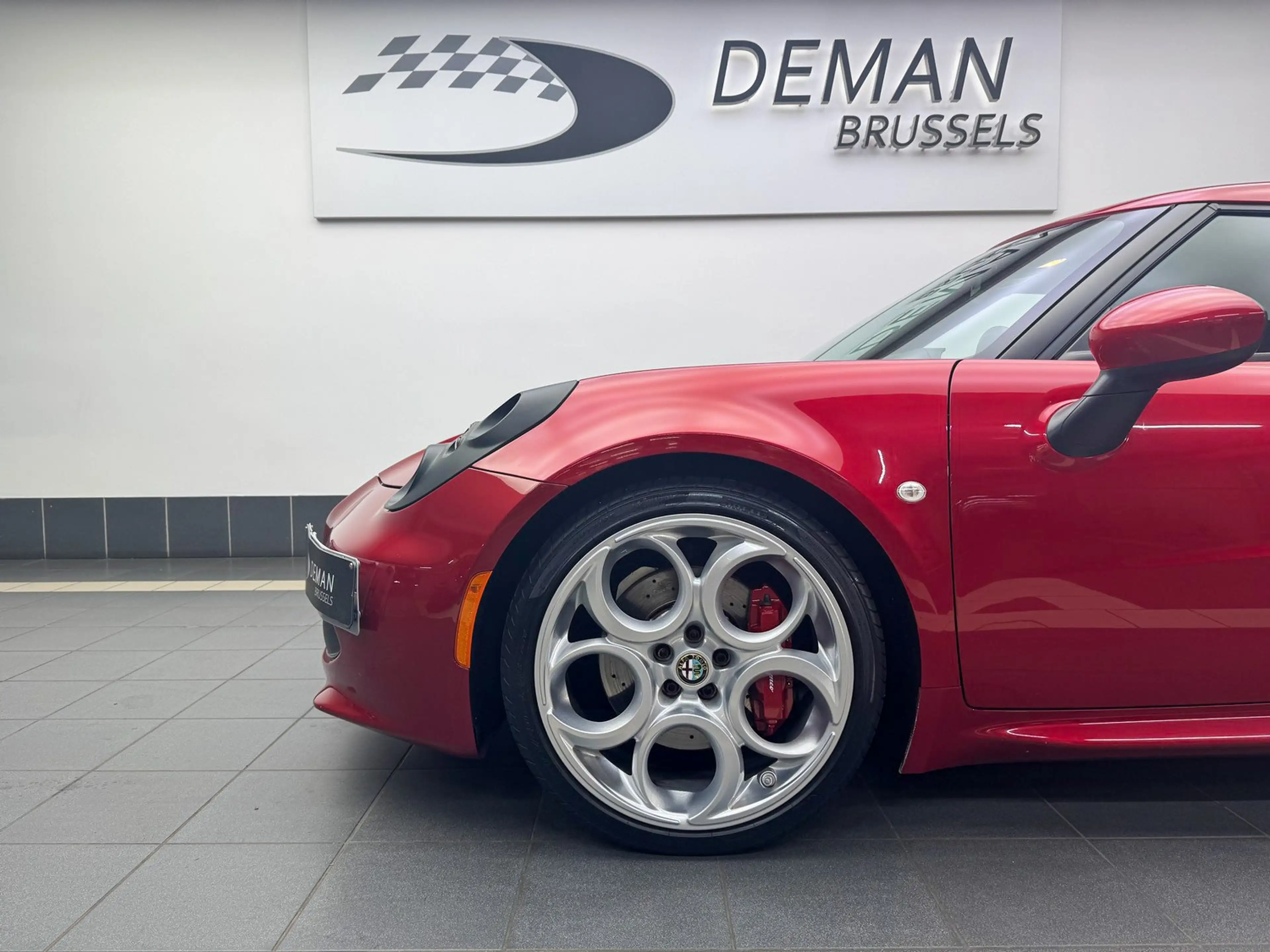 Alfa Romeo 4C 1.7 TBi Coupé - Rosso Competizione- Coming Soon — photo 13