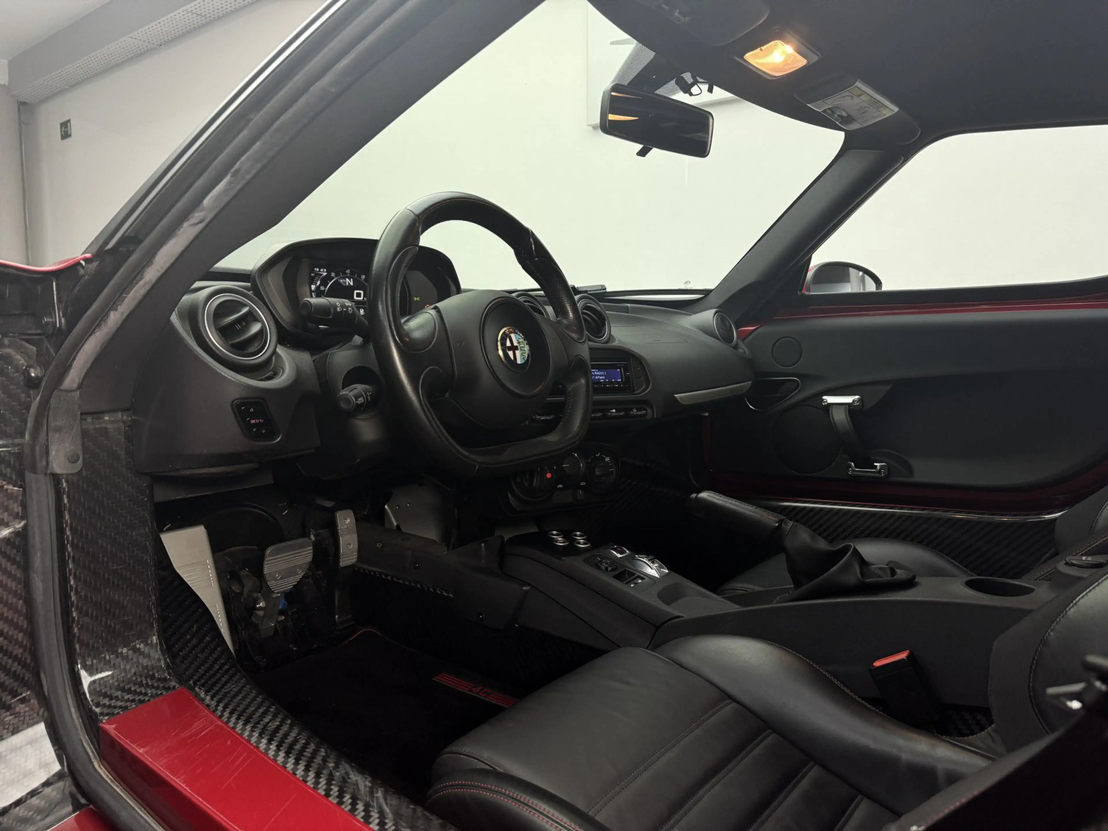 Alfa Romeo 4C 1.7 TBi Coupé - Rosso Competizione- Coming Soon — photo 8