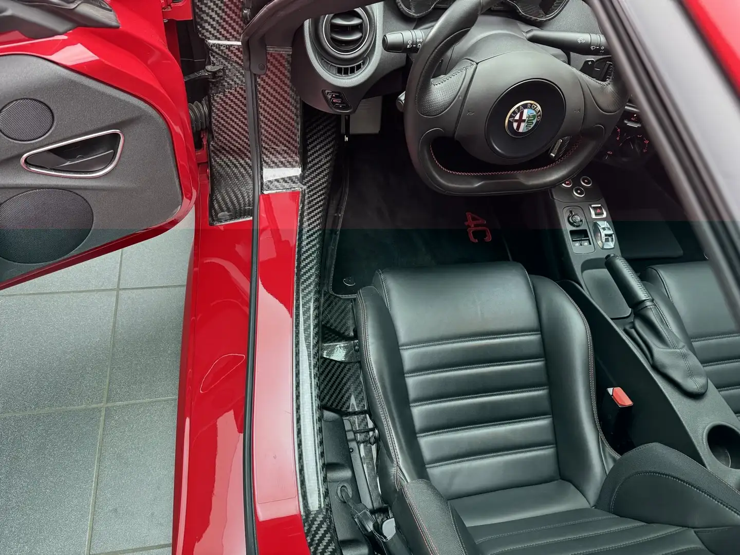 Alfa Romeo 4C 1.7 TBi Coupé - Rosso Competizione- Coming Soon Rosso - 2