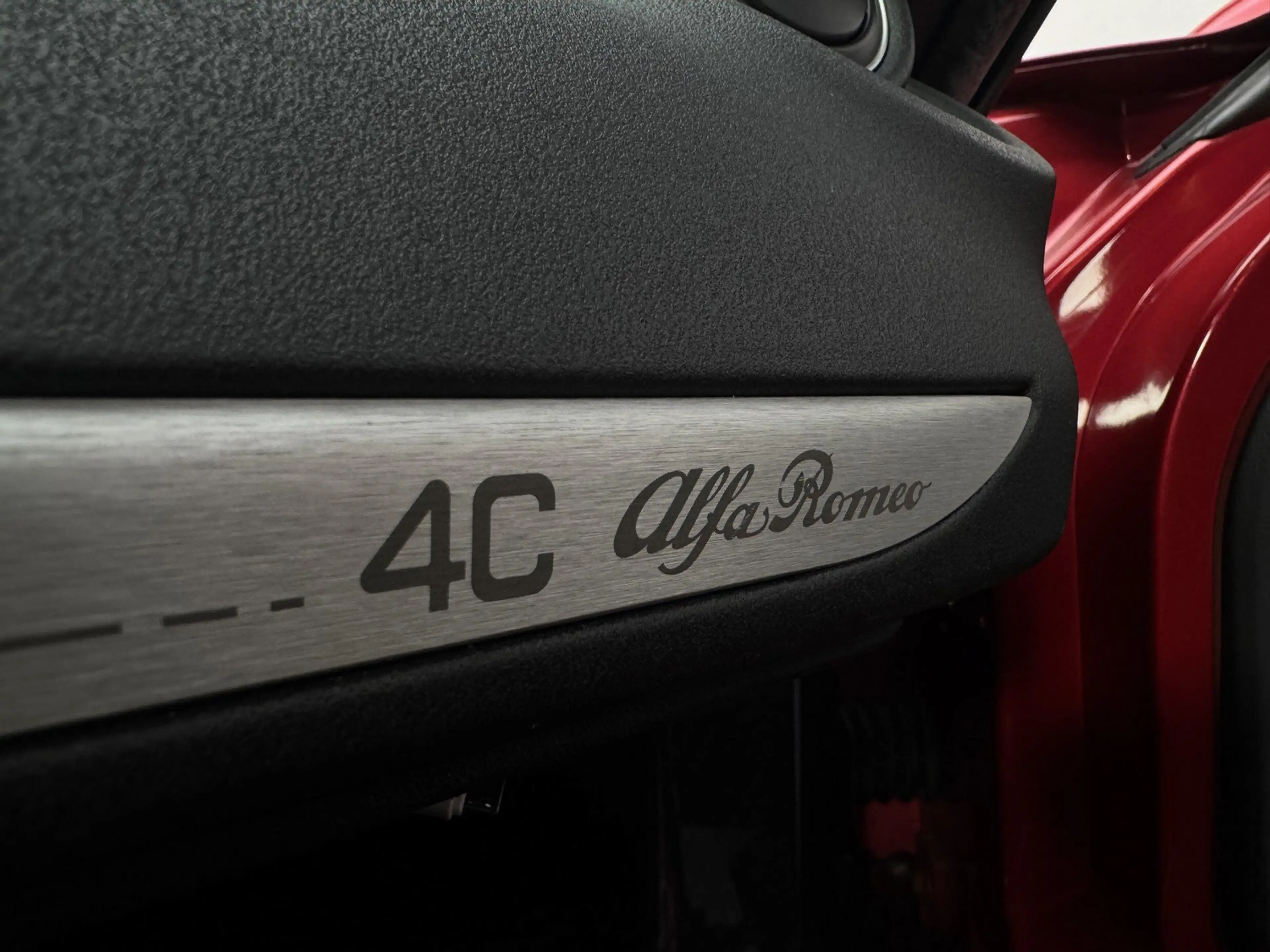 Alfa Romeo 4C 1.7 TBi Coupé - Rosso Competizione- Coming Soon — photo 12