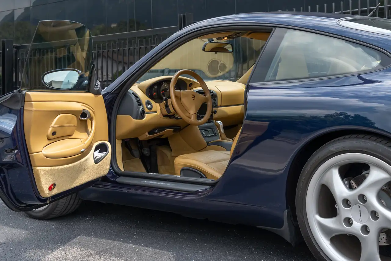 Porsche 911 IV Carrera 996 Coupe Coupe 3.4 Carrera 4, foto 2