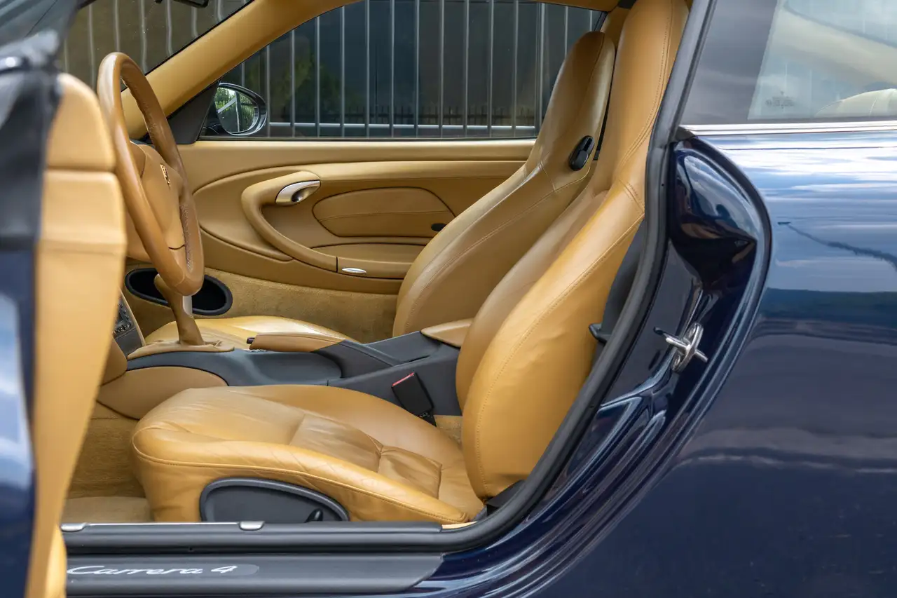 Porsche 911 IV Carrera 996 Coupe Coupe 3.4 Carrera 4, foto 4