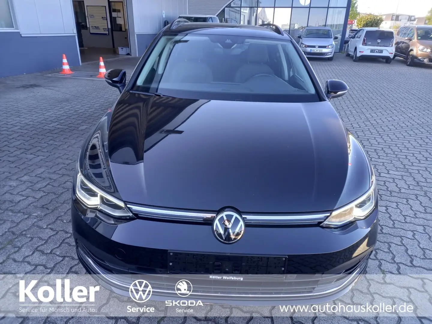 Volkswagen Golf Golf VIII Variant 1.5 eTSI DSG Style AHK Pano Navi Zwart - 2