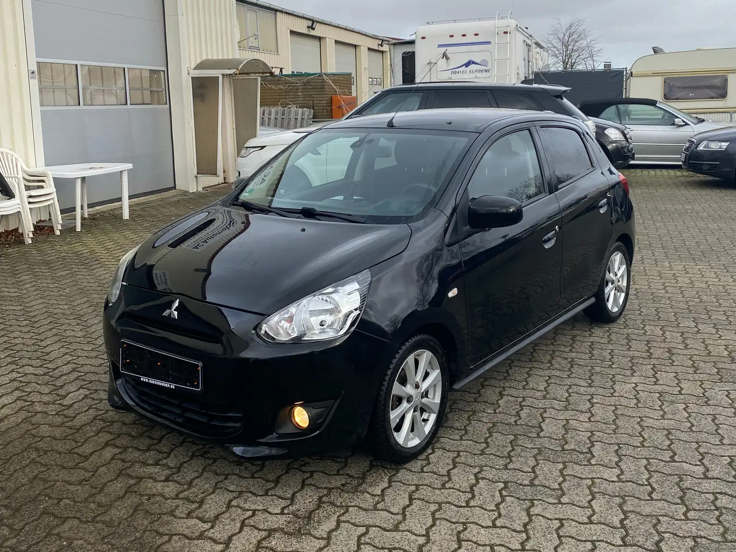 Mitsubishi Space Star 1.2 Clear Tec CVT Shine Noir - 1