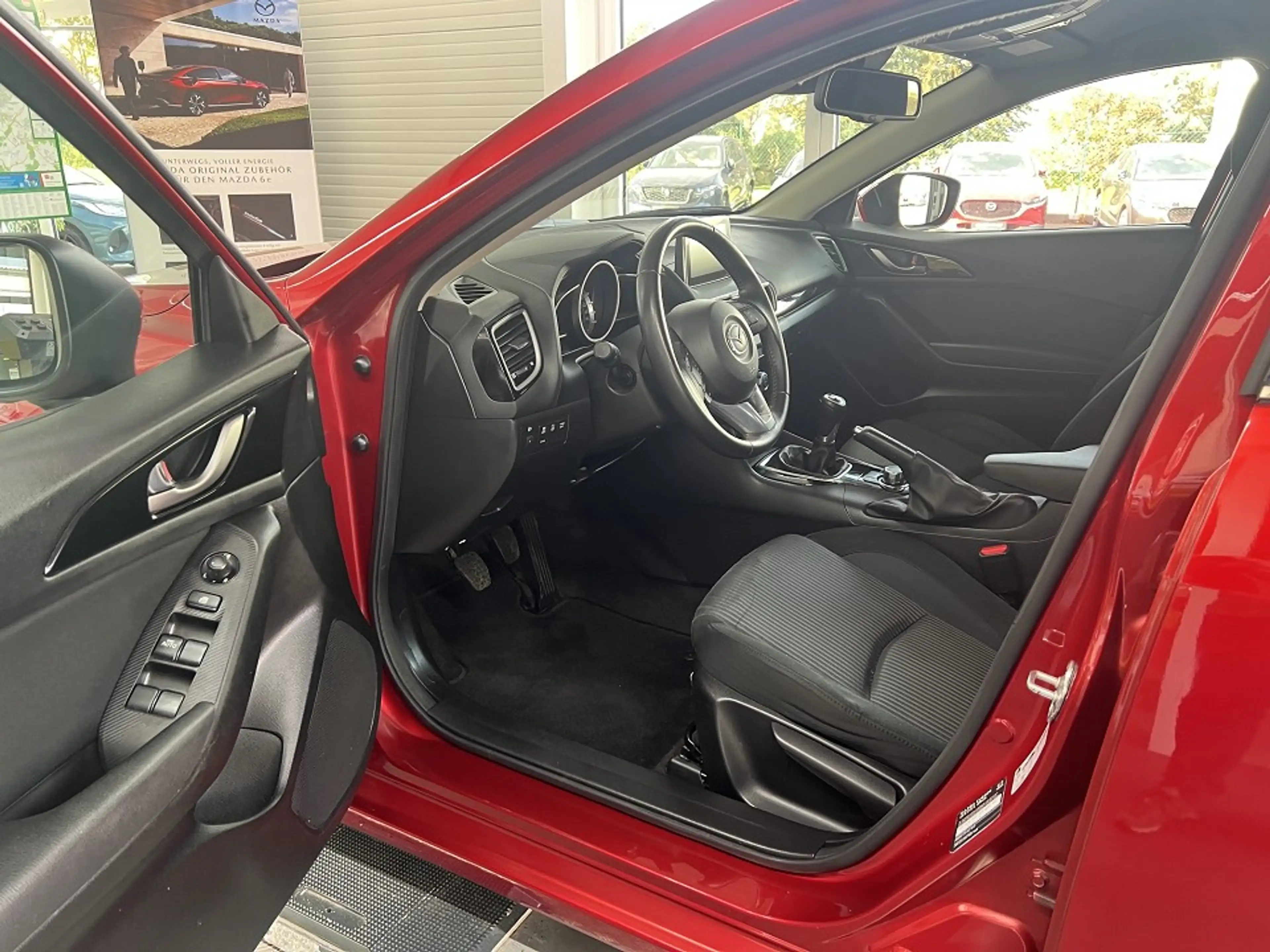 Mazda 3 SKYACTIV-G 120 6GS AL-CENTER TOU-P — photo 6