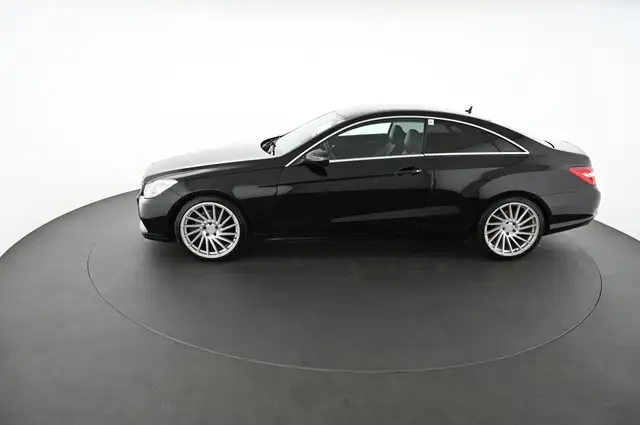 Mercedes-Benz E-Class view 5